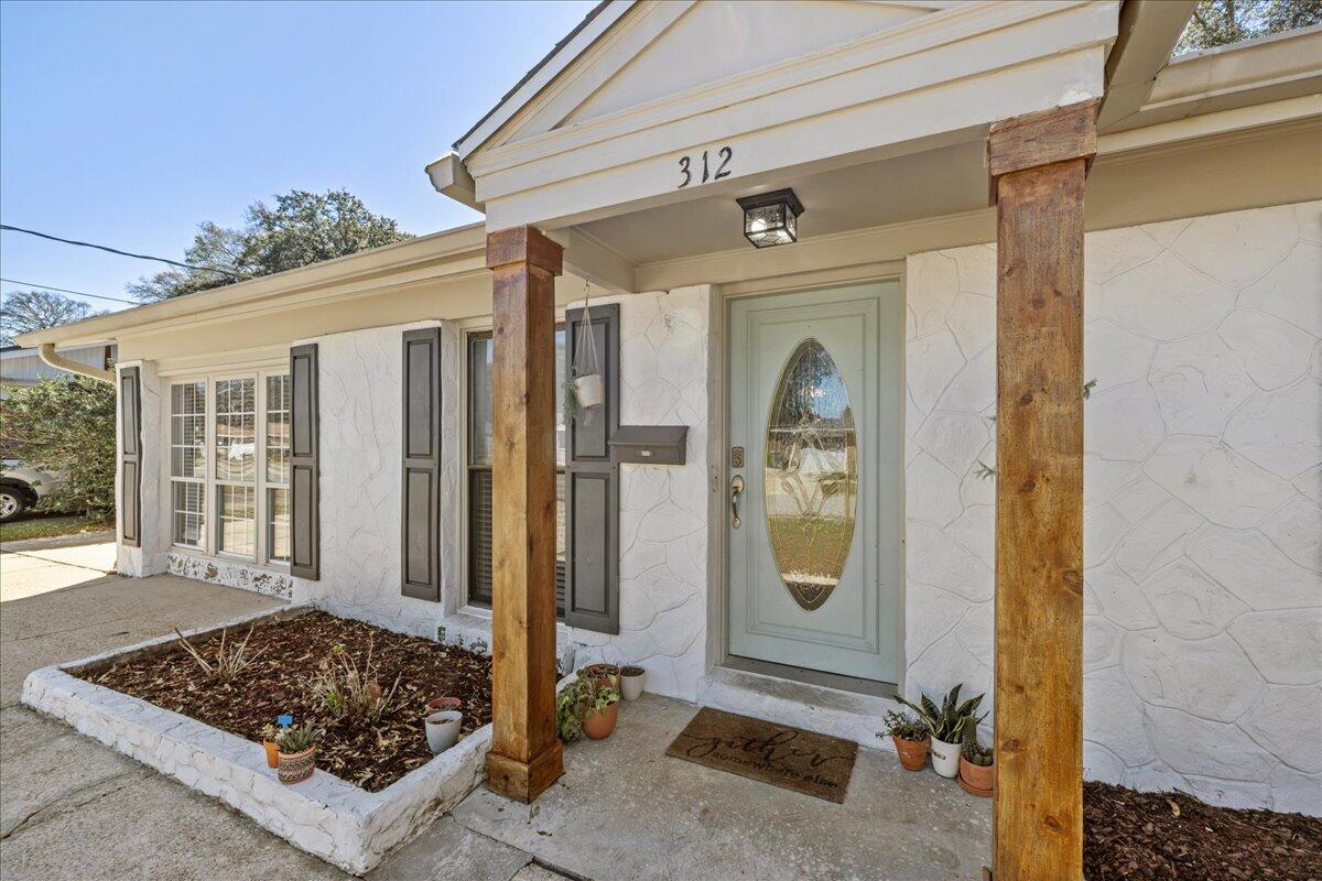 CAROL ANNE MANOR - Residential