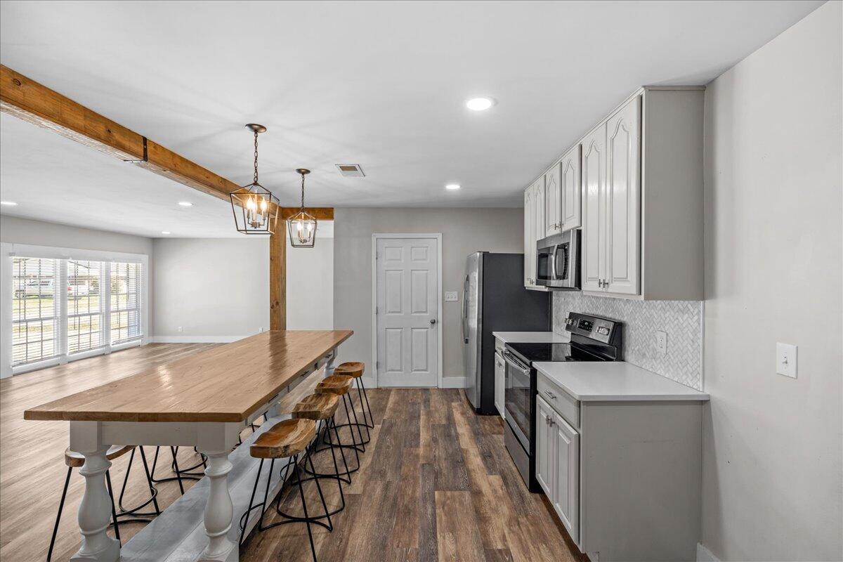 CAROL ANNE MANOR - Residential