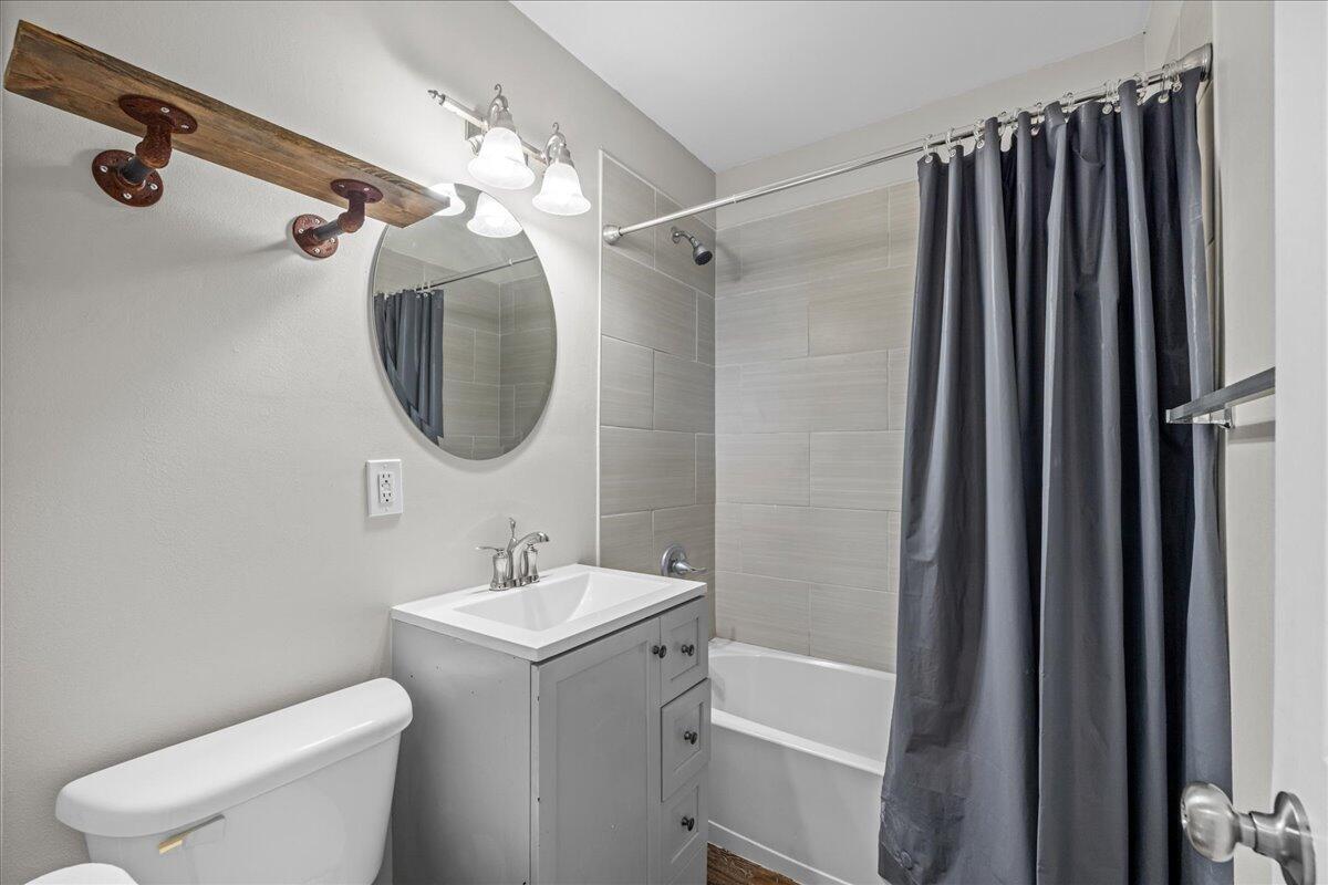 CAROL ANNE MANOR - Residential