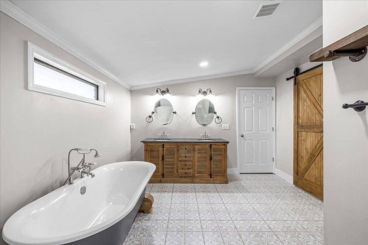 CAROL ANNE MANOR - Residential