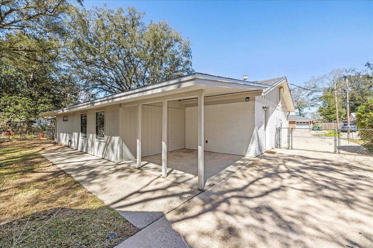 CAROL ANNE MANOR - Residential