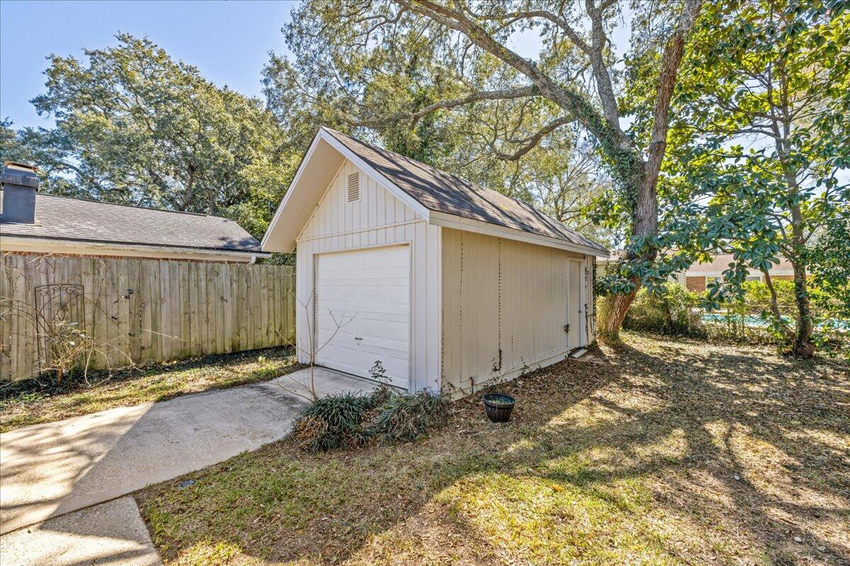 CAROL ANNE MANOR - Residential