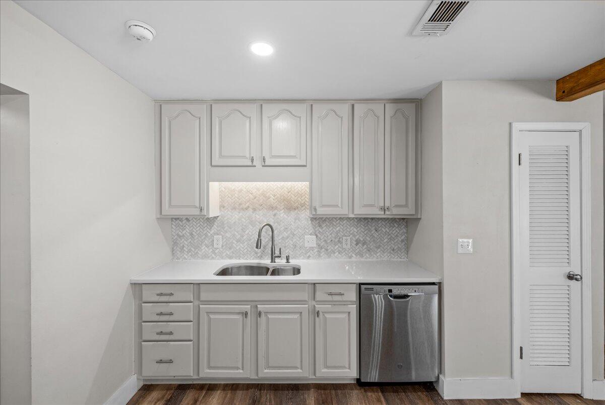CAROL ANNE MANOR - Residential