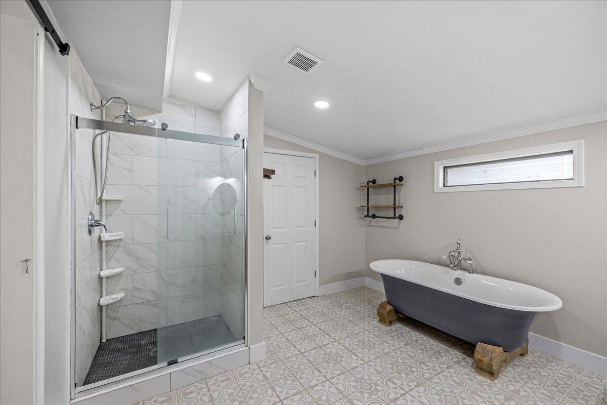 CAROL ANNE MANOR - Residential