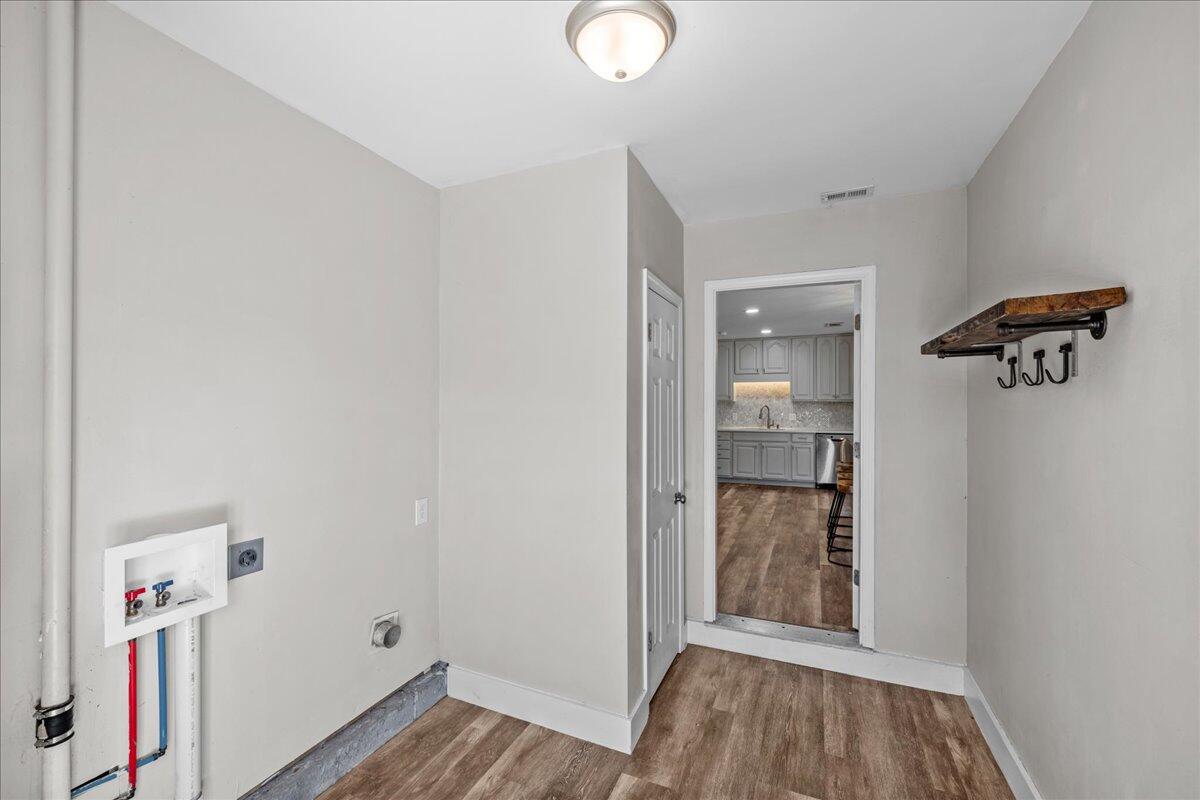 CAROL ANNE MANOR - Residential