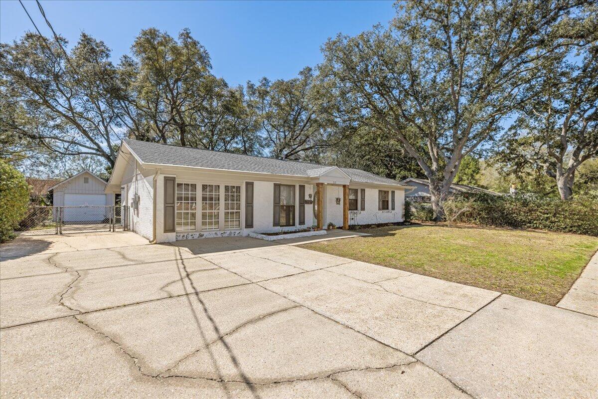 CAROL ANNE MANOR - Residential