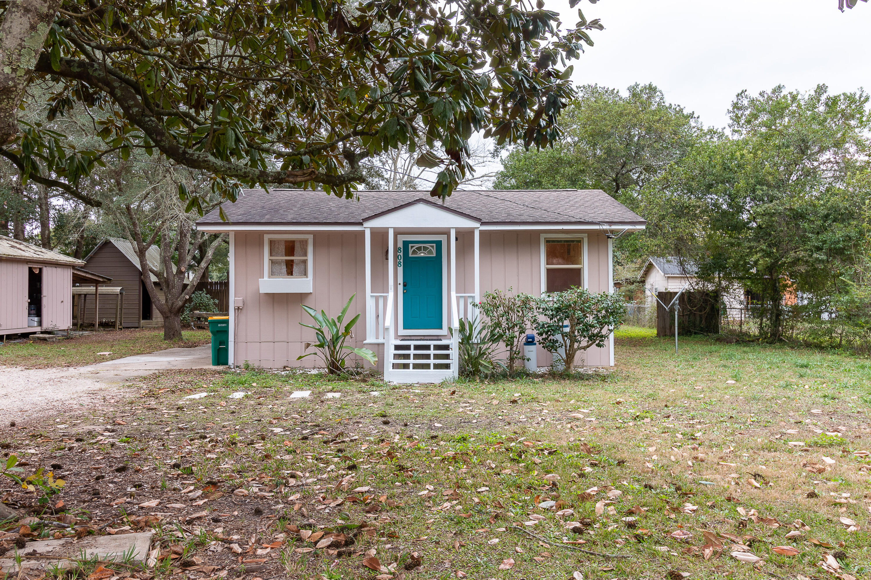 Great Florida cottage in the heart of town! Large lot and plenty of space to create that outdoor oasis. This home had a new roof put on in 2015. It includes a gas stove, water softener, tankless water heater and lots of storage/closet space. Location is perfect for Hurlburt or Eglin, short commute either way. This home also features a screened in back porch and two large work shops in the back yard. The drop down living room creates a nice cozy feel with a wood burning fireplace. Second bedroom has a sliding barn door feature and large closets. Schedule a time and come see this home today!