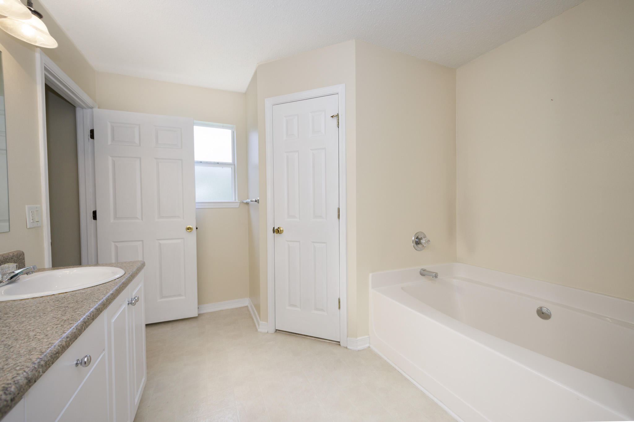 COUNTRYVIEW ESTATES 9TH ADDN - Residential