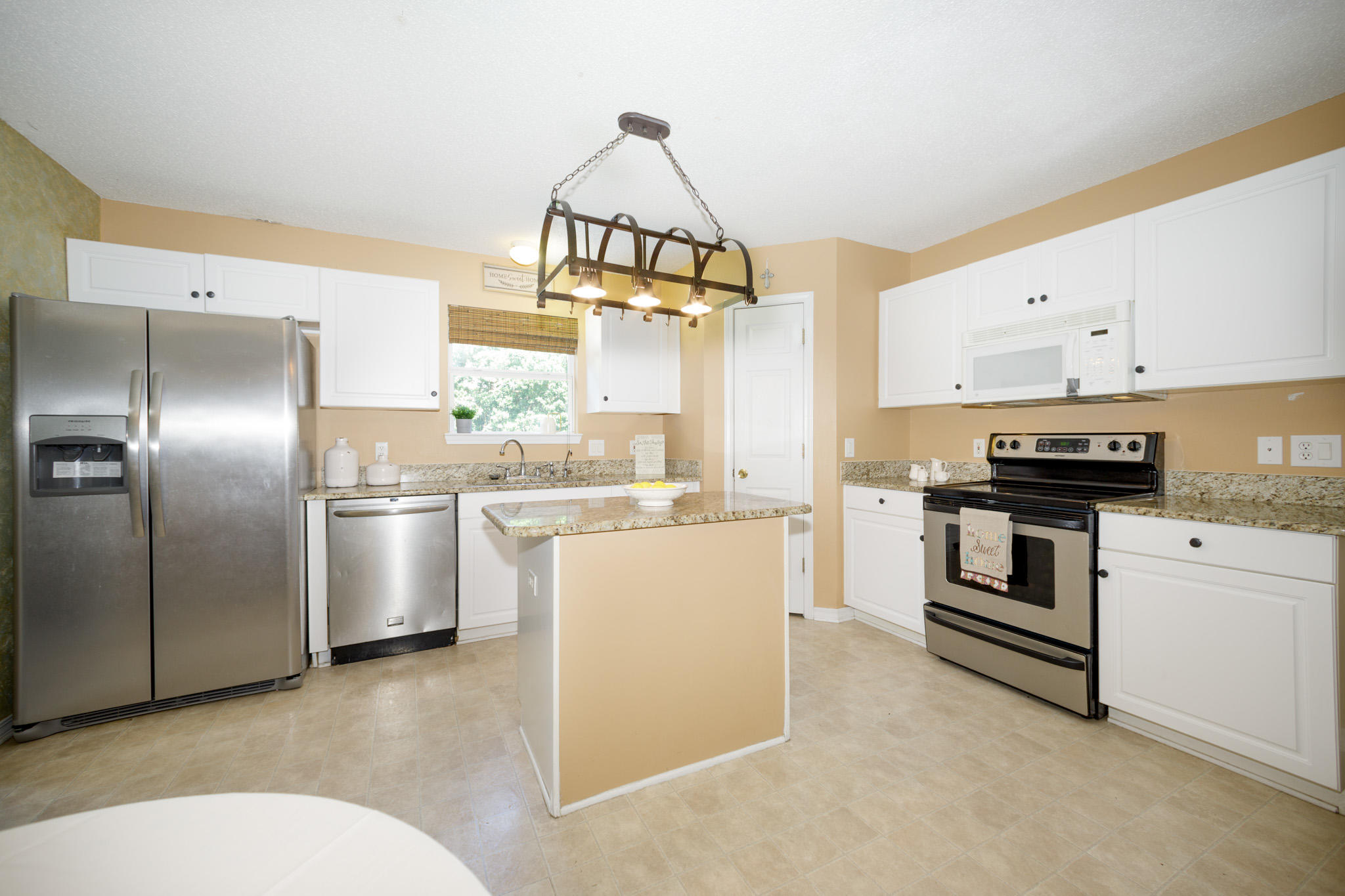 COUNTRYVIEW ESTATES 9TH ADDN - Residential