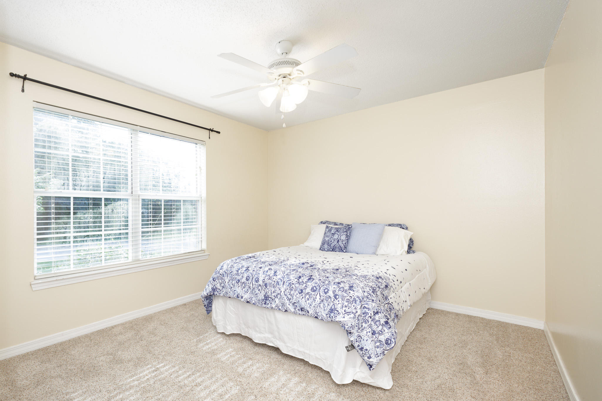 COUNTRYVIEW ESTATES 9TH ADDN - Residential