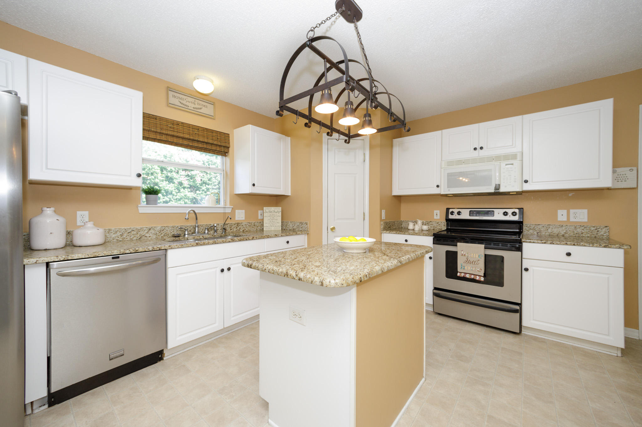 COUNTRYVIEW ESTATES 9TH ADDN - Residential