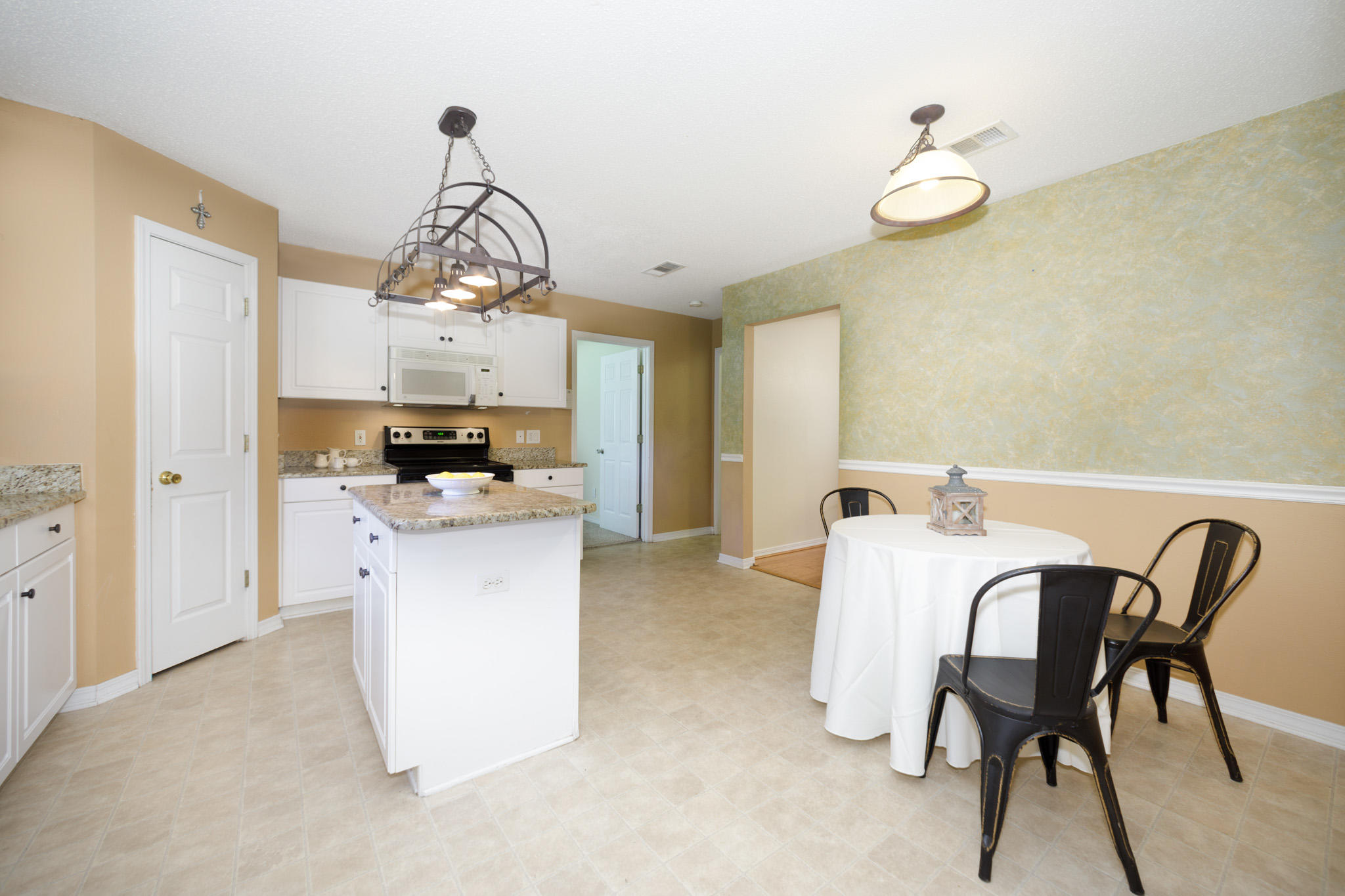 COUNTRYVIEW ESTATES 9TH ADDN - Residential