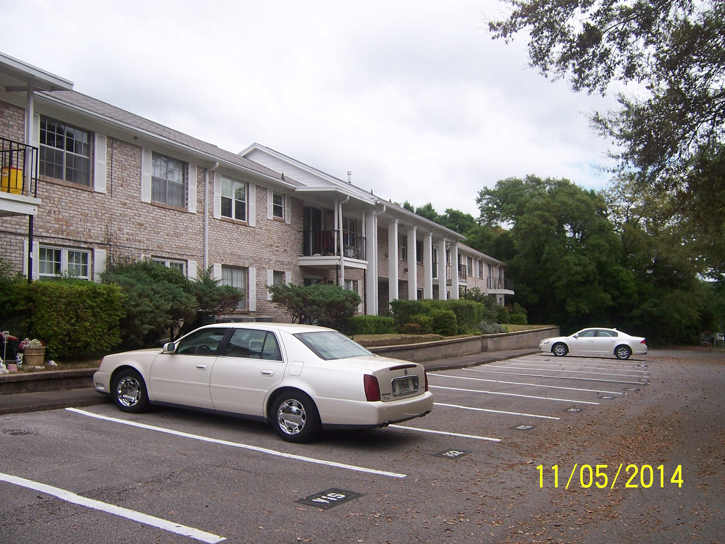 COUNTRY CLUB CONDO - Residential