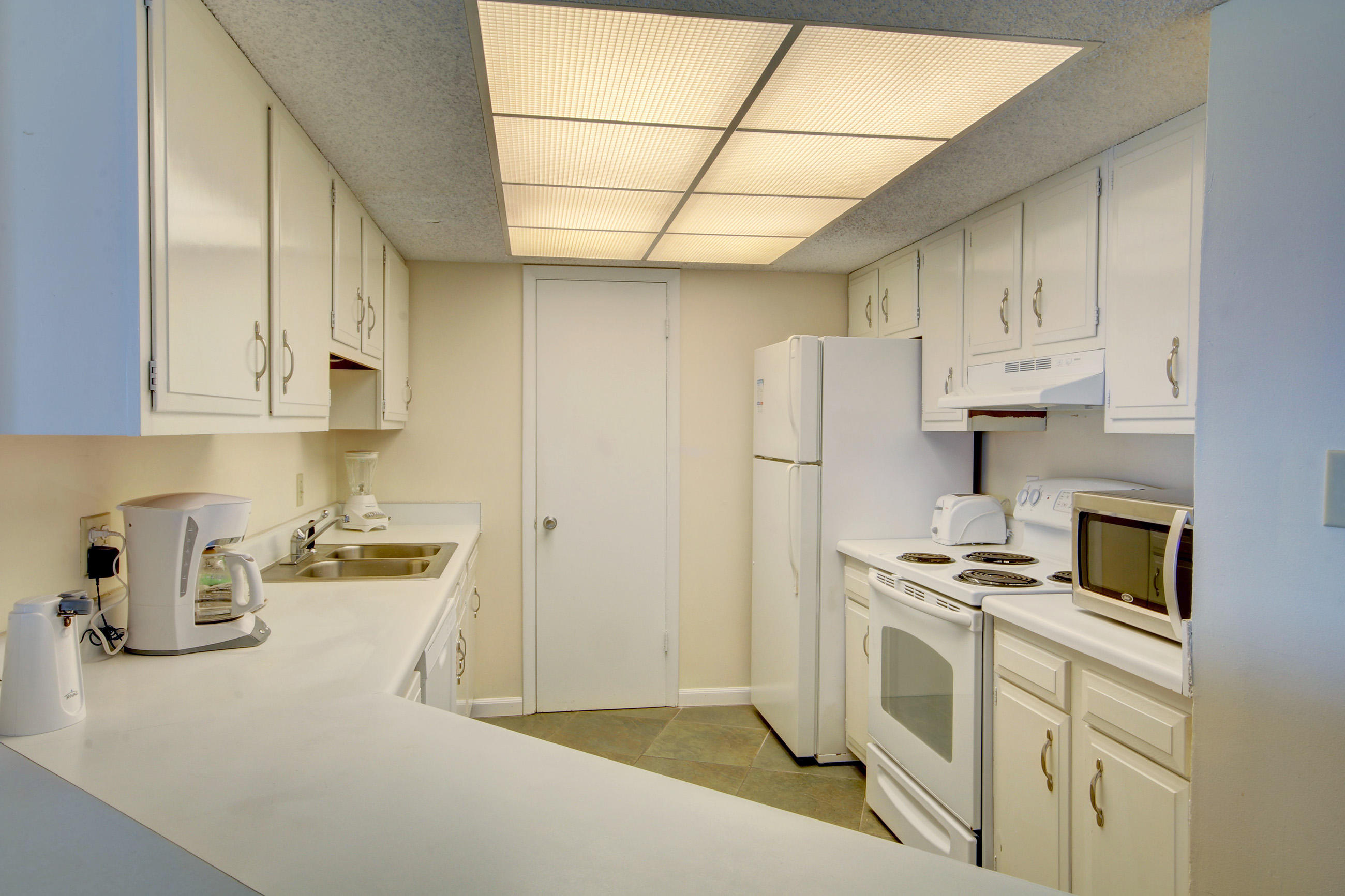 EL MATADOR CONDO - Residential