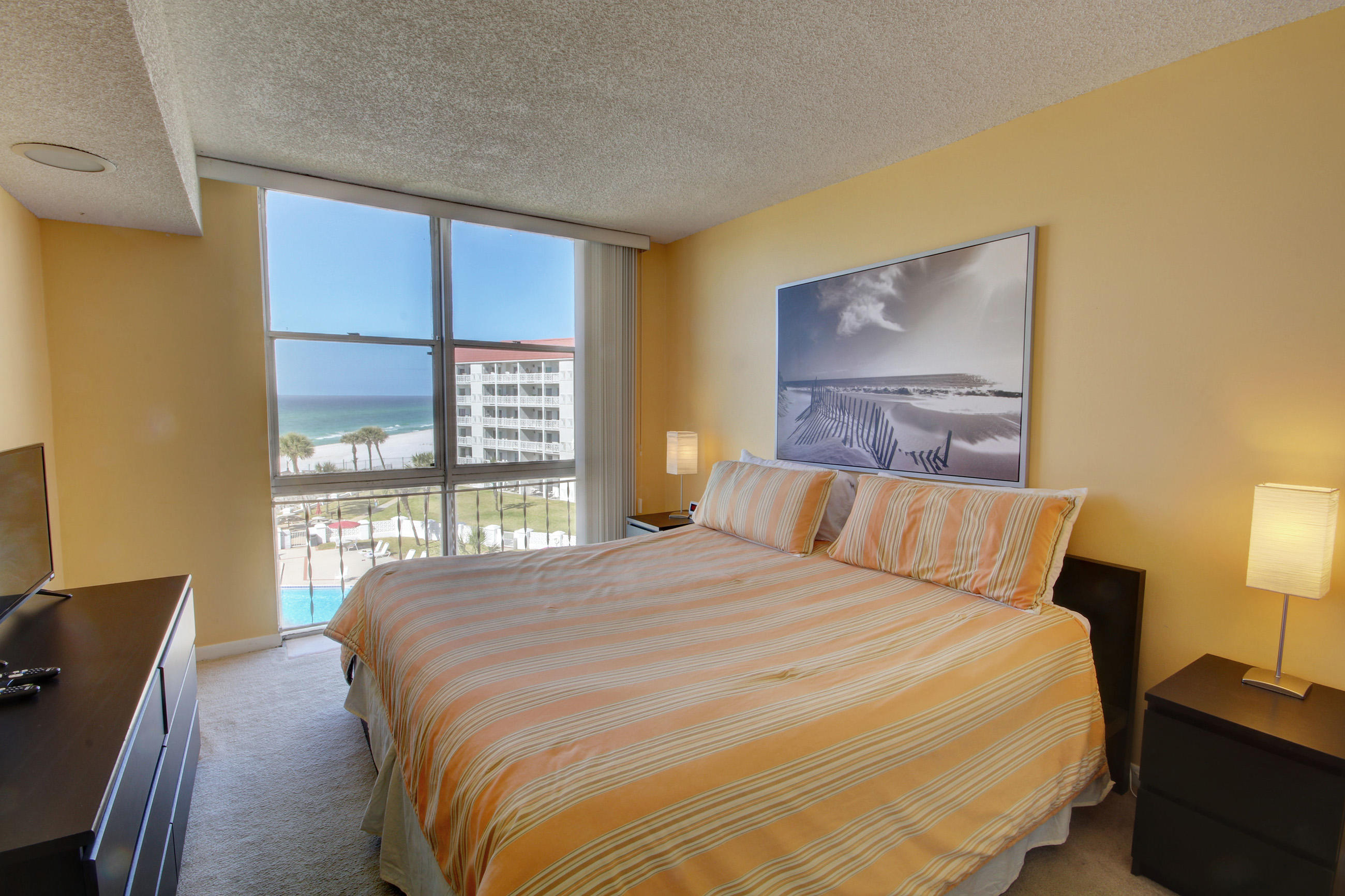 EL MATADOR CONDO - Residential