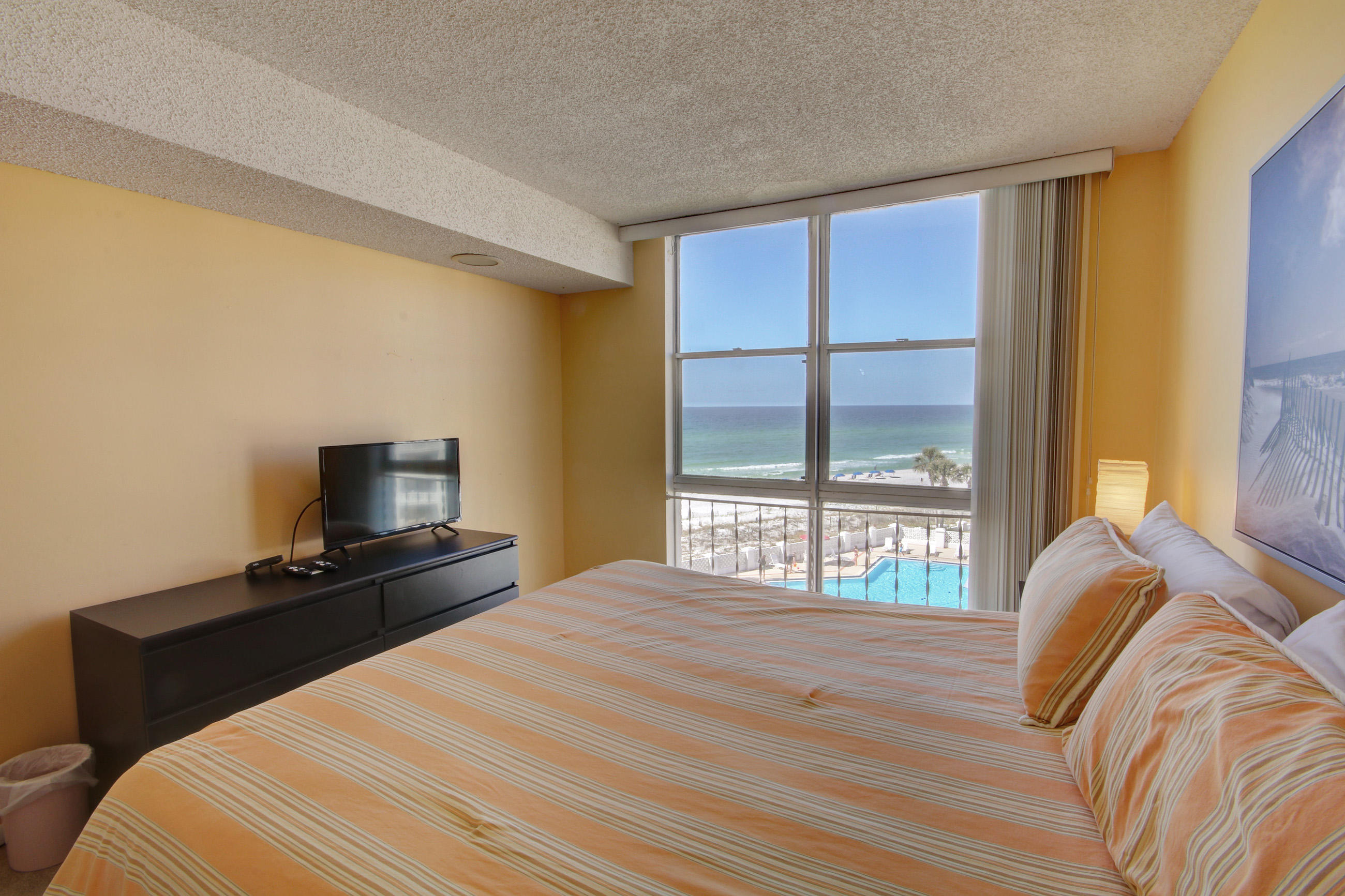 EL MATADOR CONDO - Residential