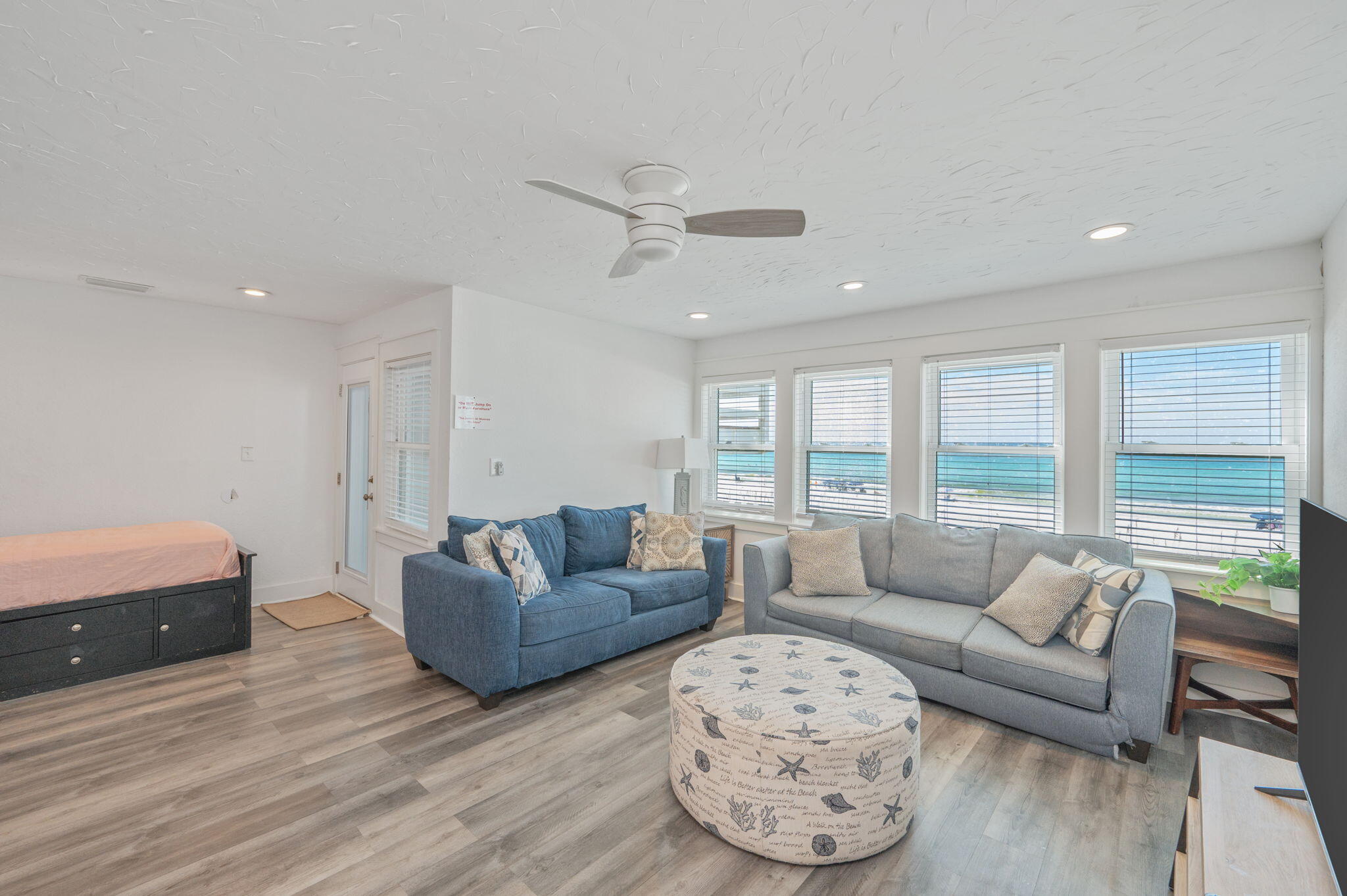 SEAWINDS T/H - Residential