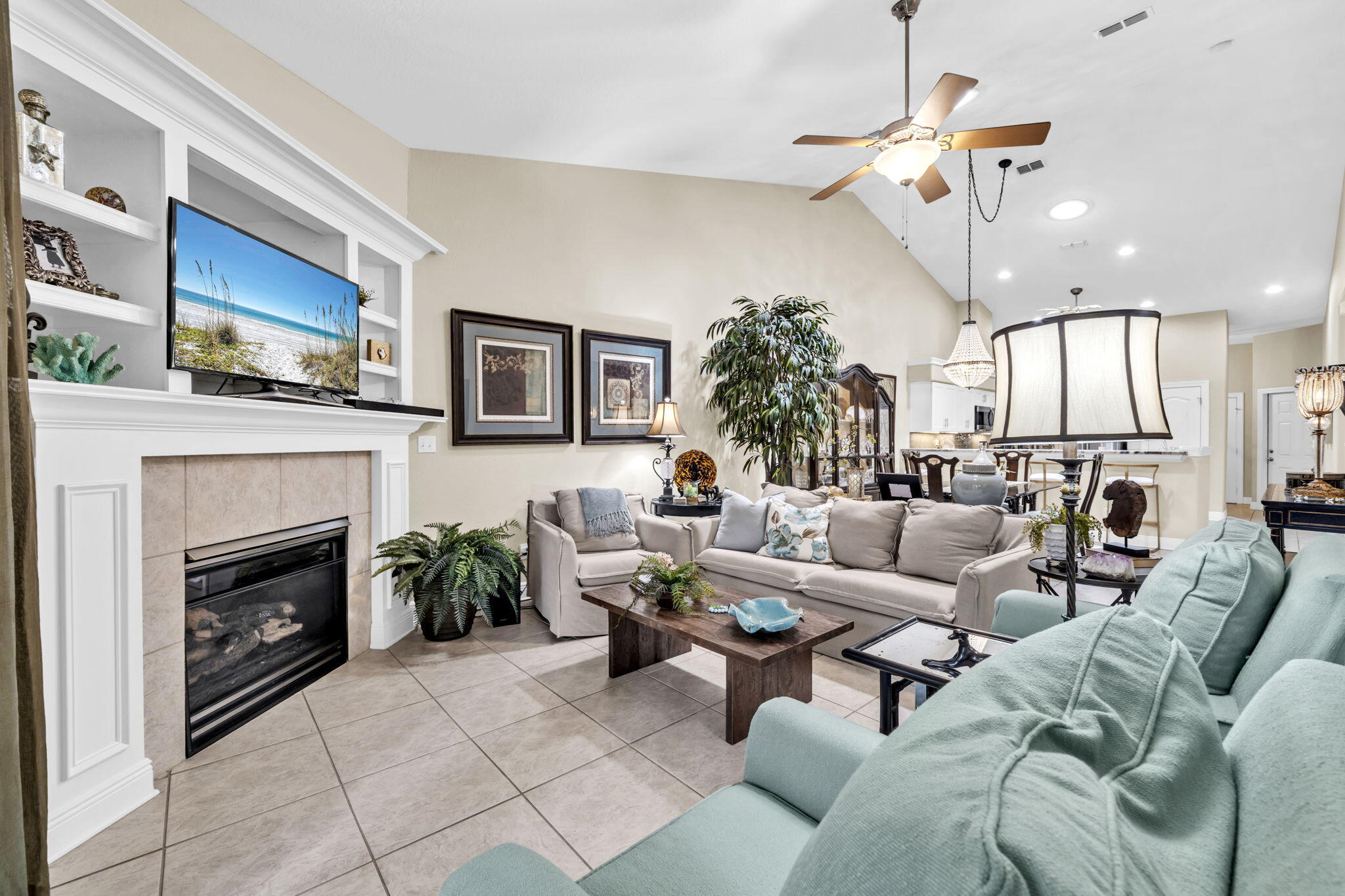 DIAMOND LAKES - Residential