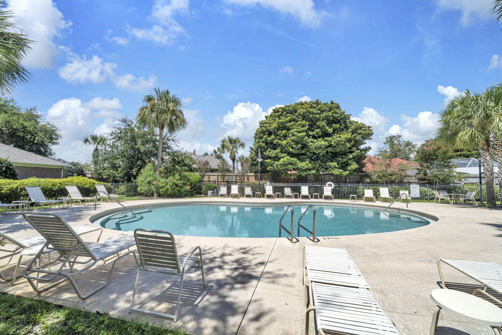 DIAMOND LAKES - Residential