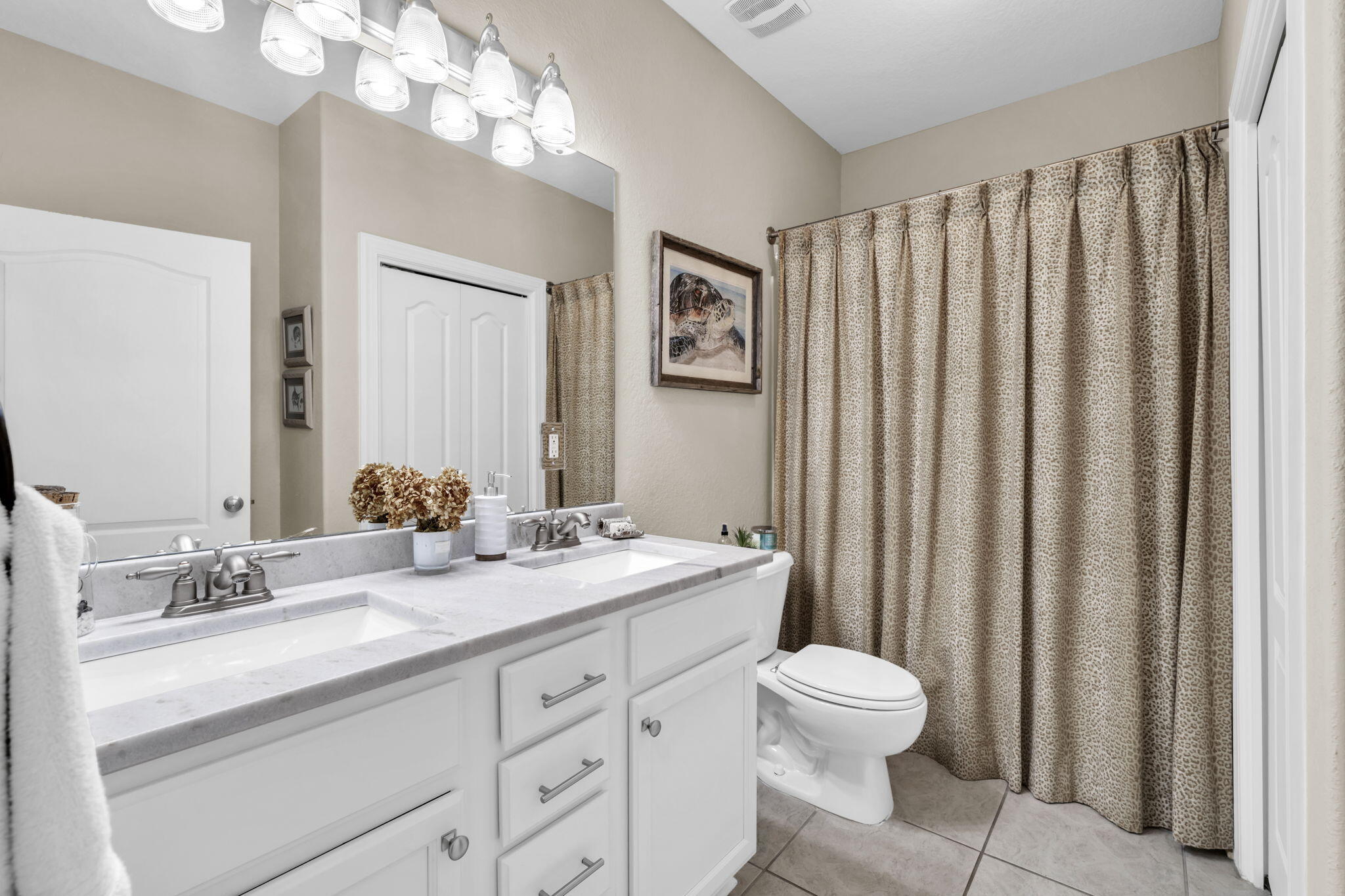 DIAMOND LAKES - Residential