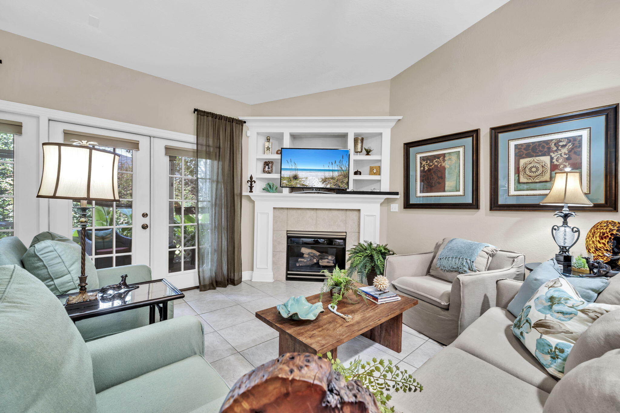 DIAMOND LAKES - Residential