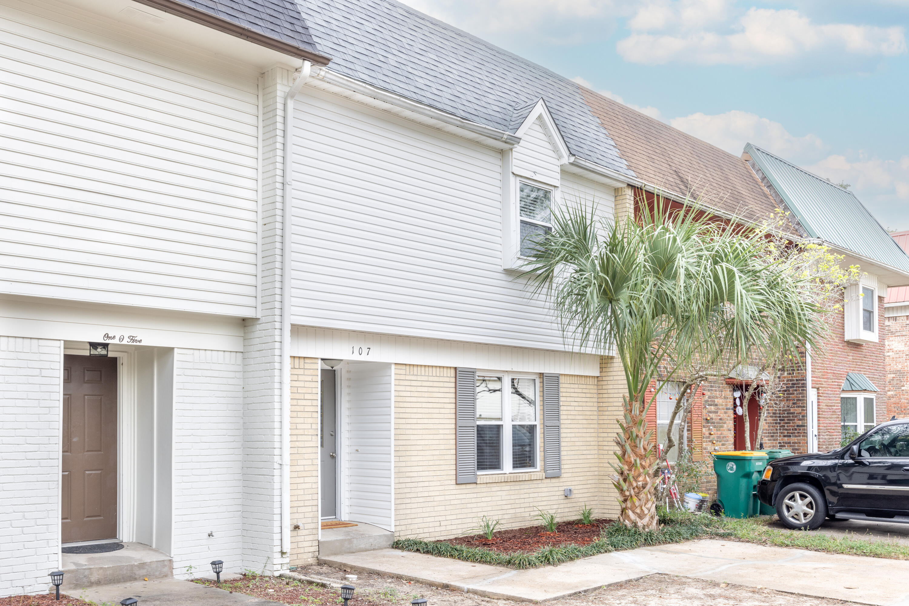 VALENCIA ARMS - Residential