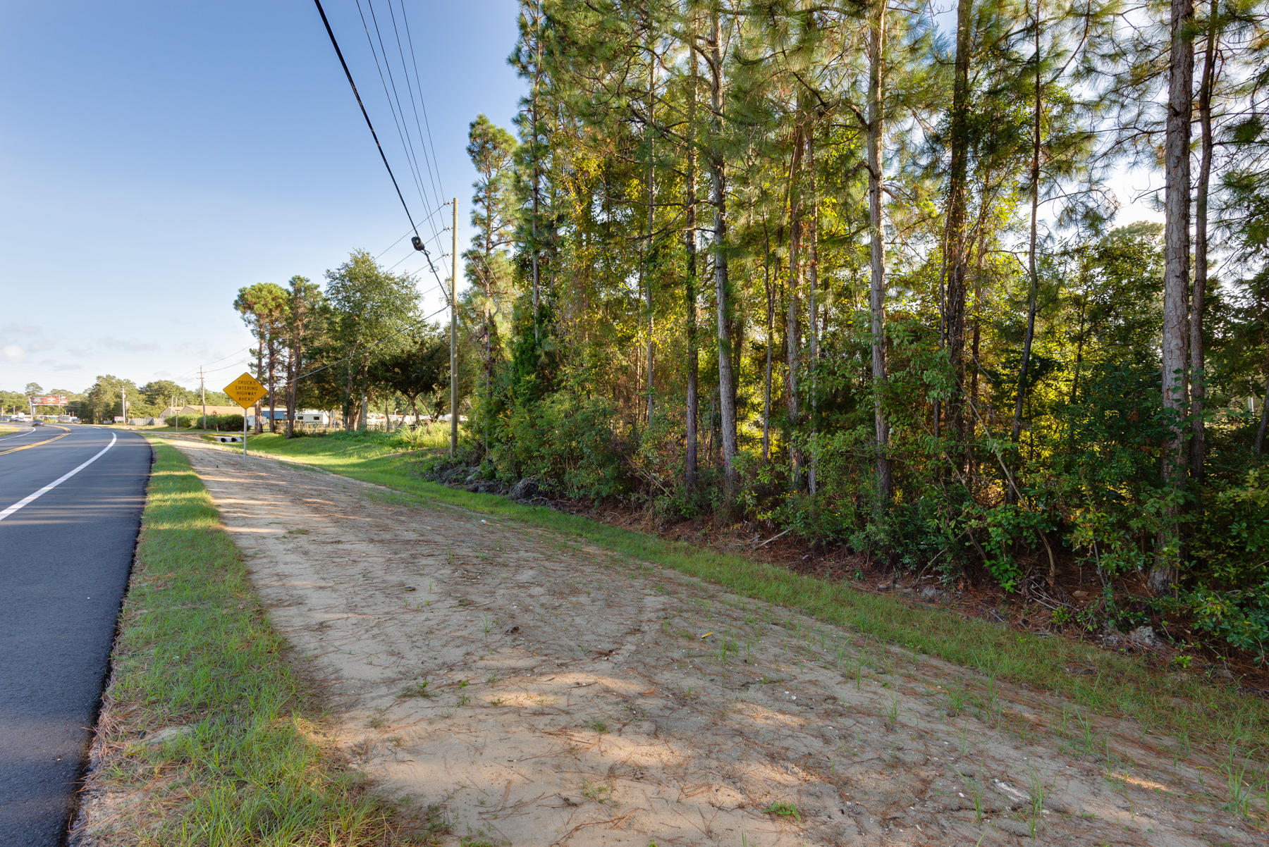 Highway 20; east of Niceville - Land