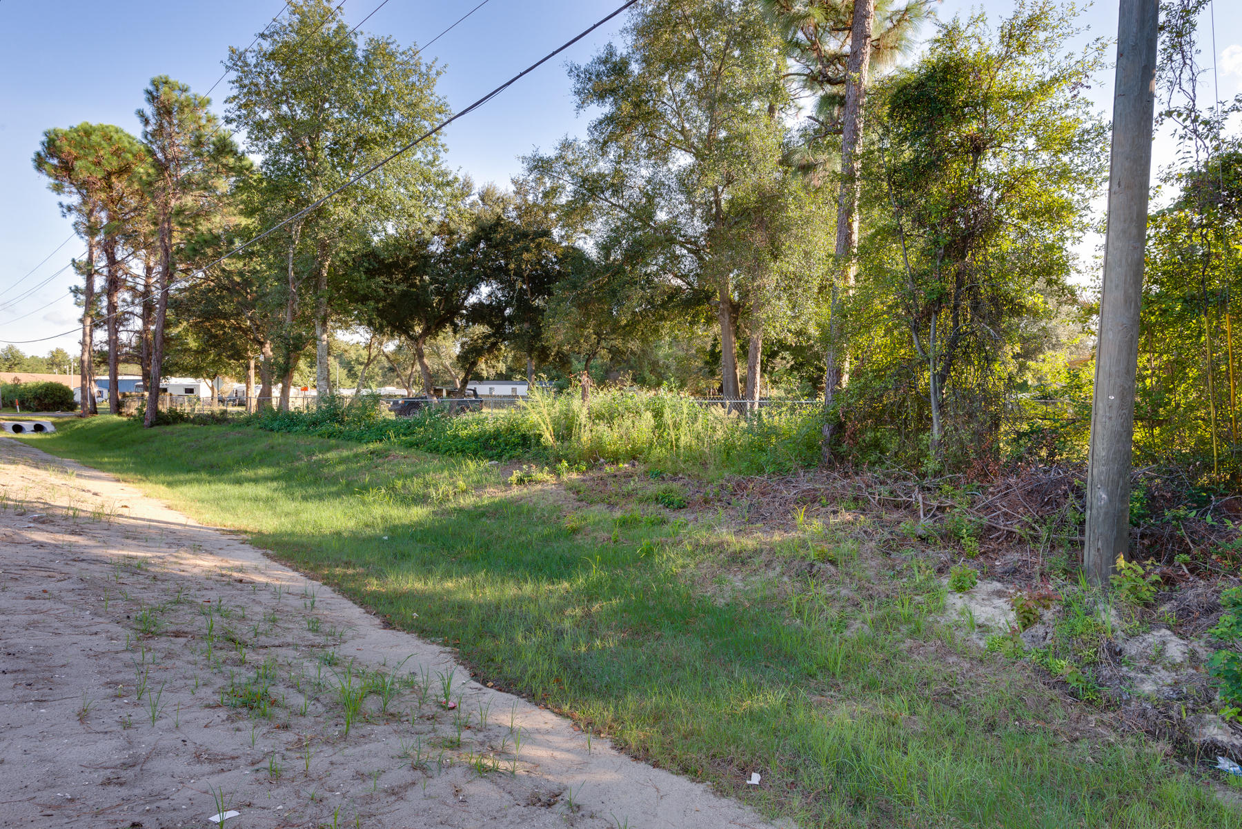 Highway 20; east of Niceville - Land