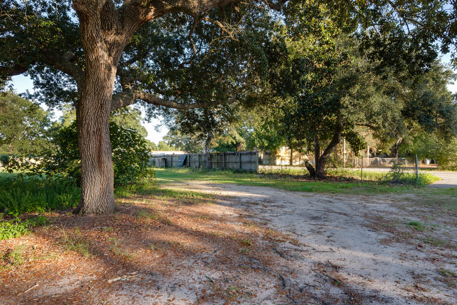 Highway 20; east of Niceville - Land