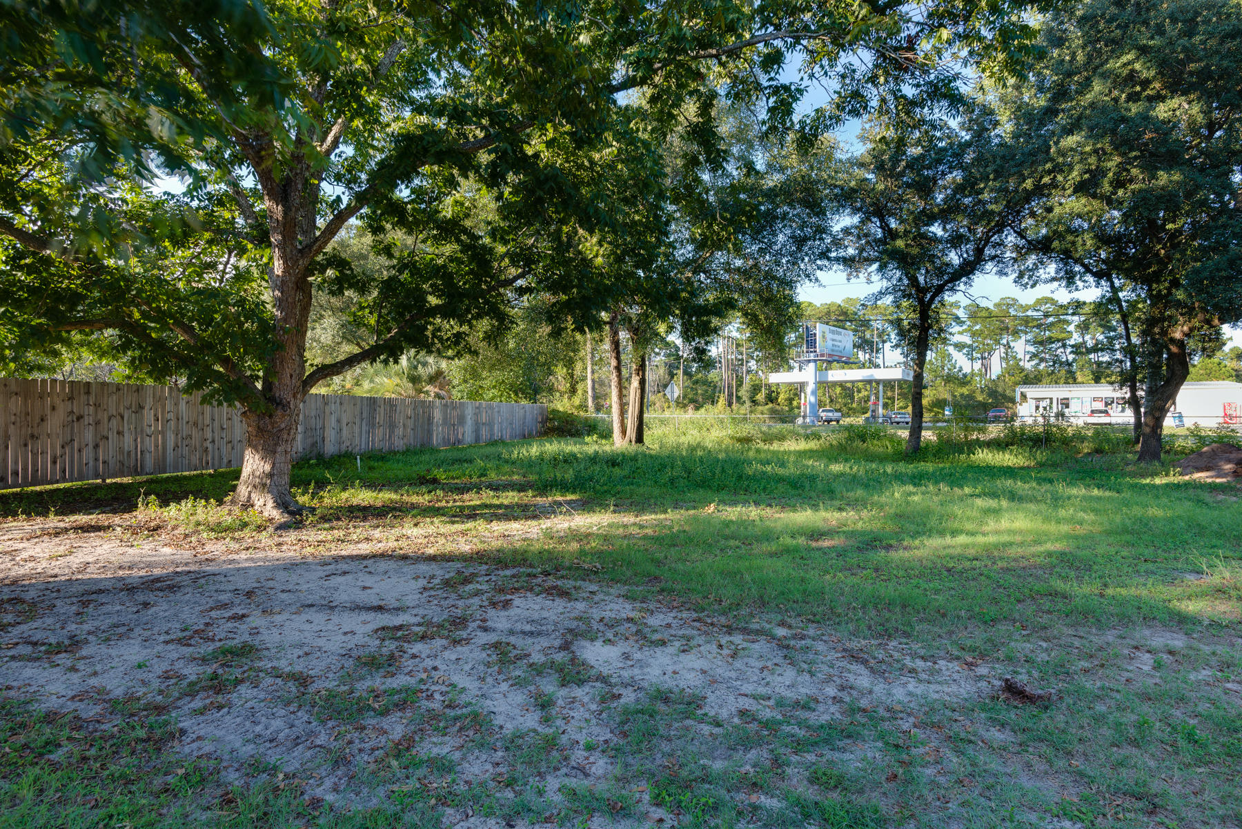Highway 20; east of Niceville - Land