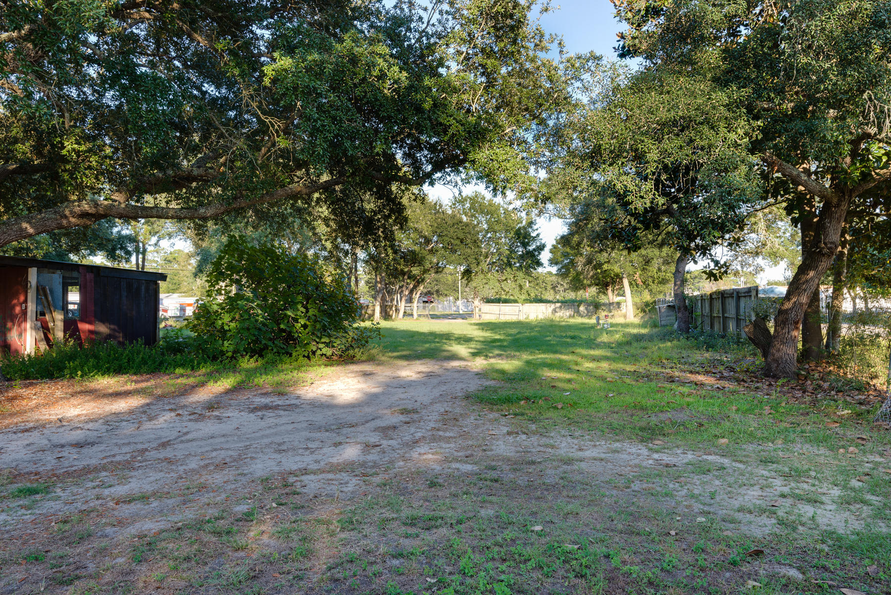 Highway 20; east of Niceville - Land