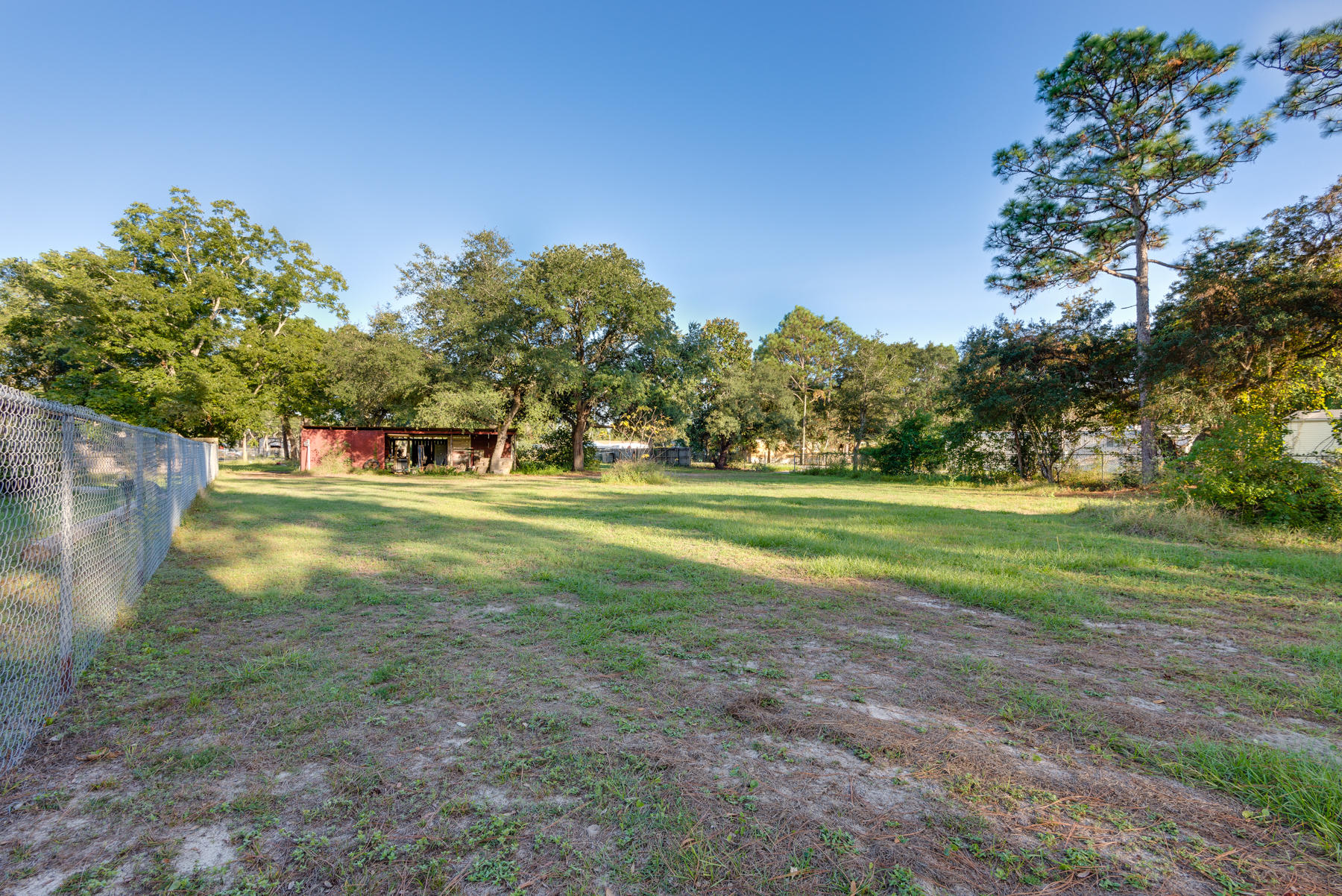 Highway 20; east of Niceville - Land