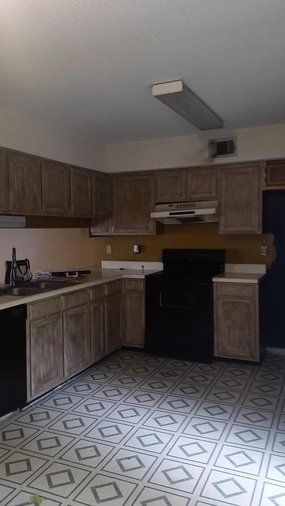 VIKING MANOR PH 1 - Residential Lease