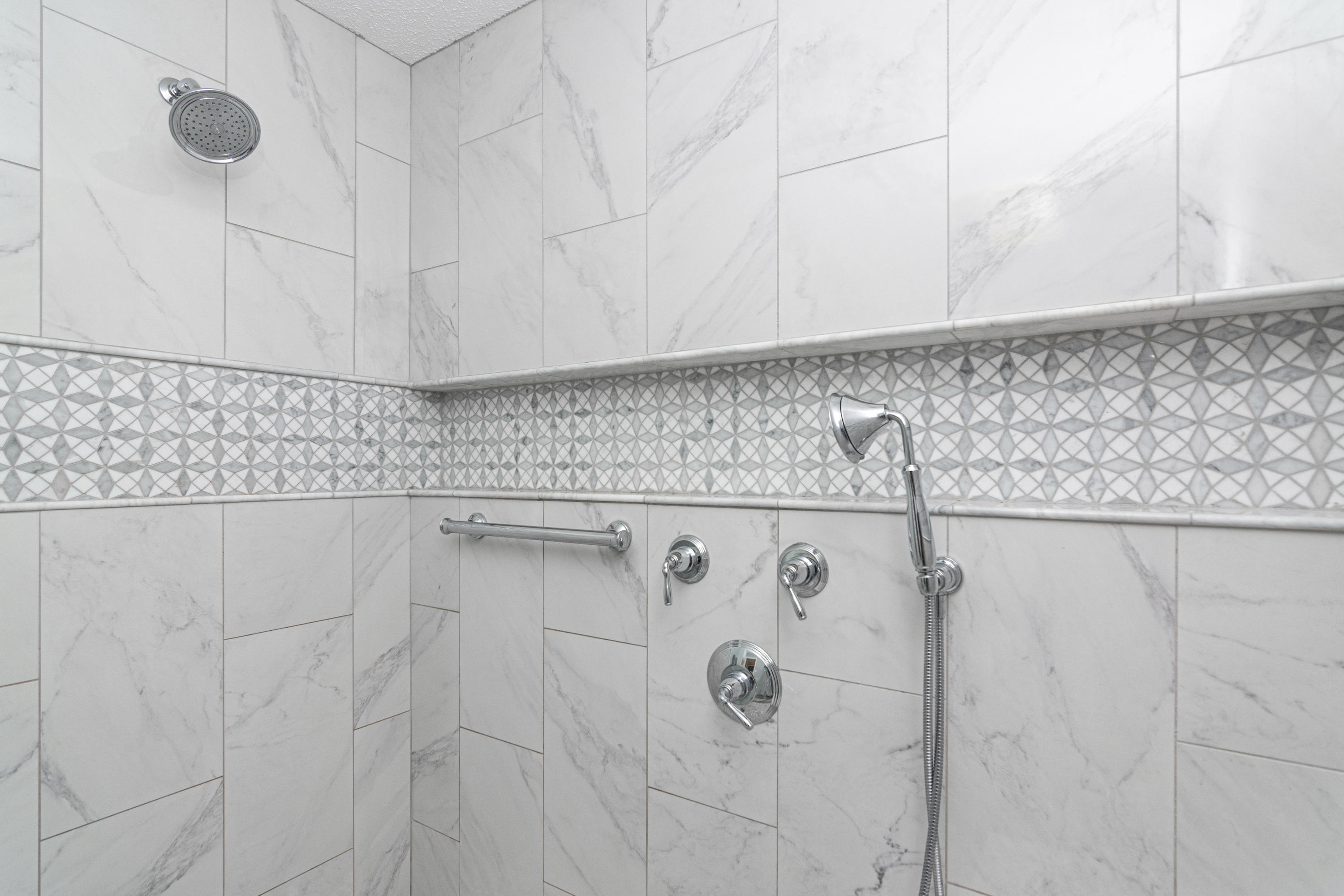 BISCAYNE POINTE - Residential