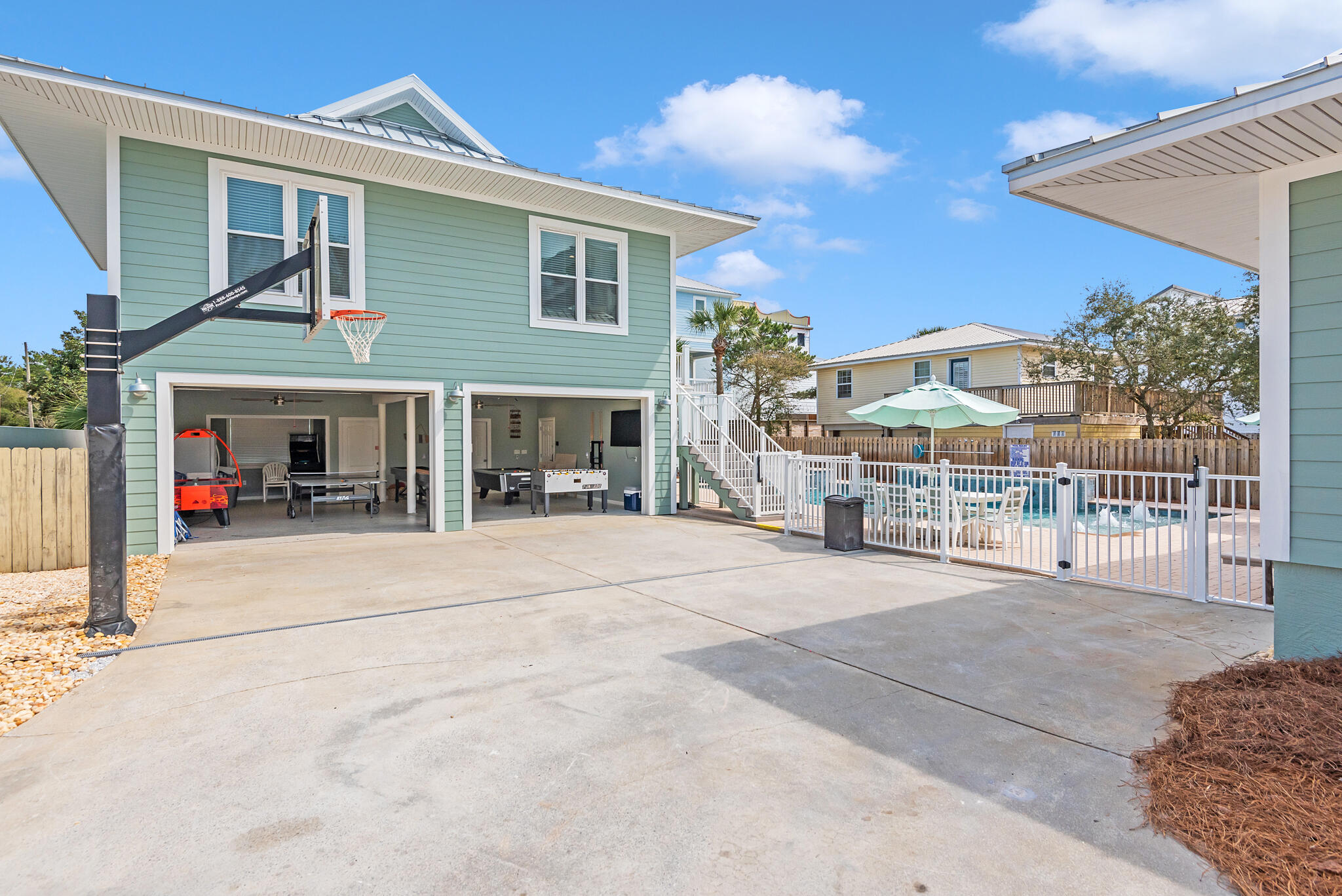 SNOW DRIFT BEACH - Residential