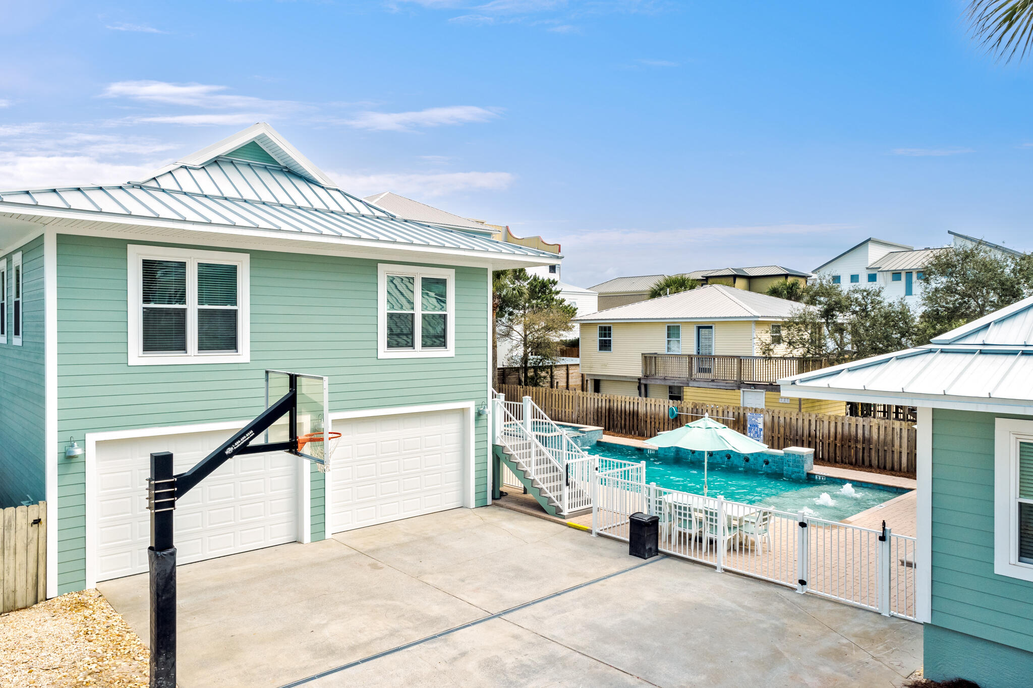 SNOW DRIFT BEACH - Residential