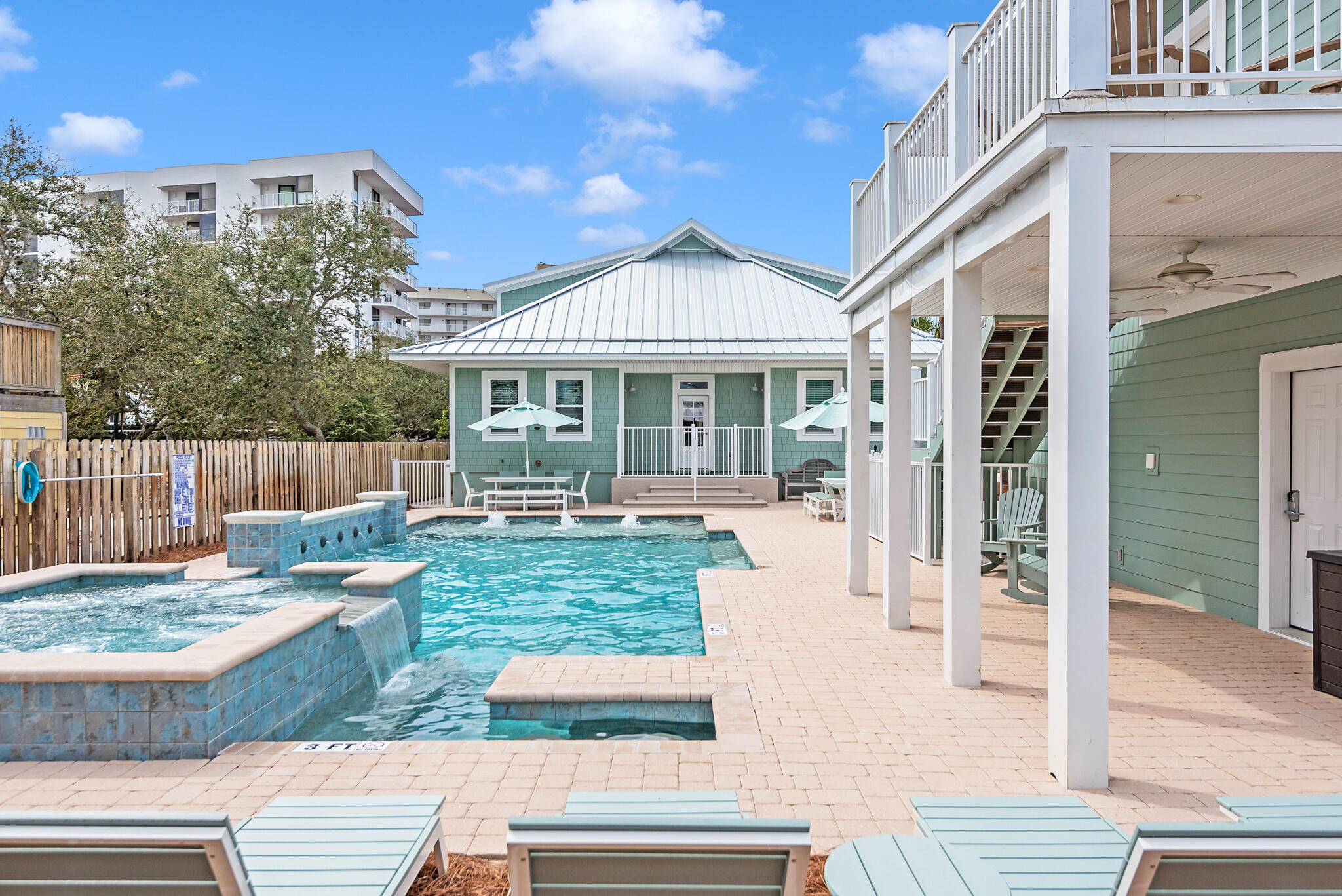 SNOW DRIFT BEACH - Residential