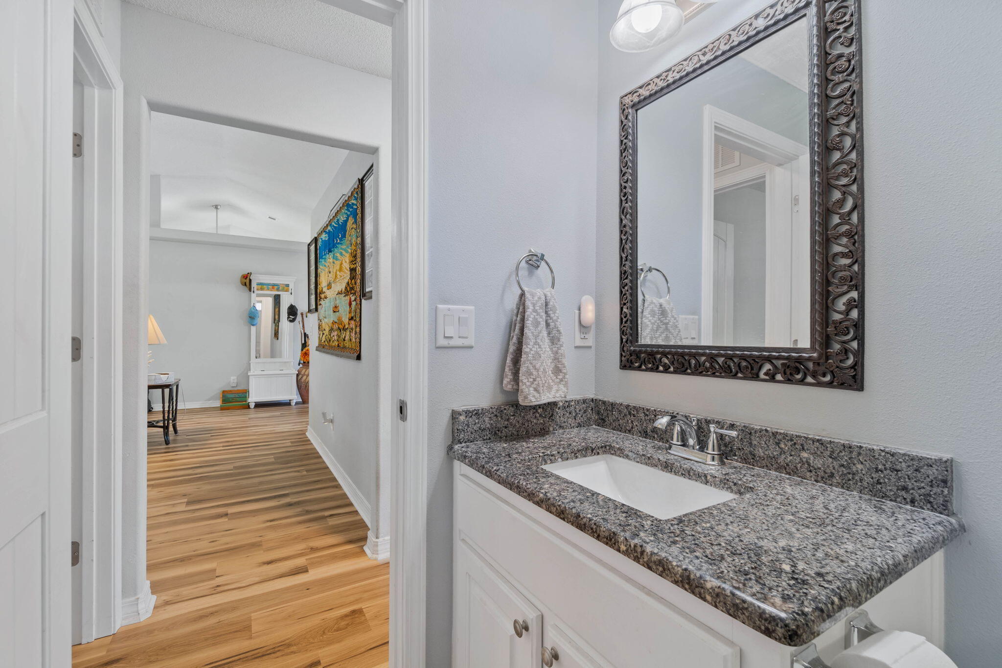 HOLLEY BY THE SEA - Residential