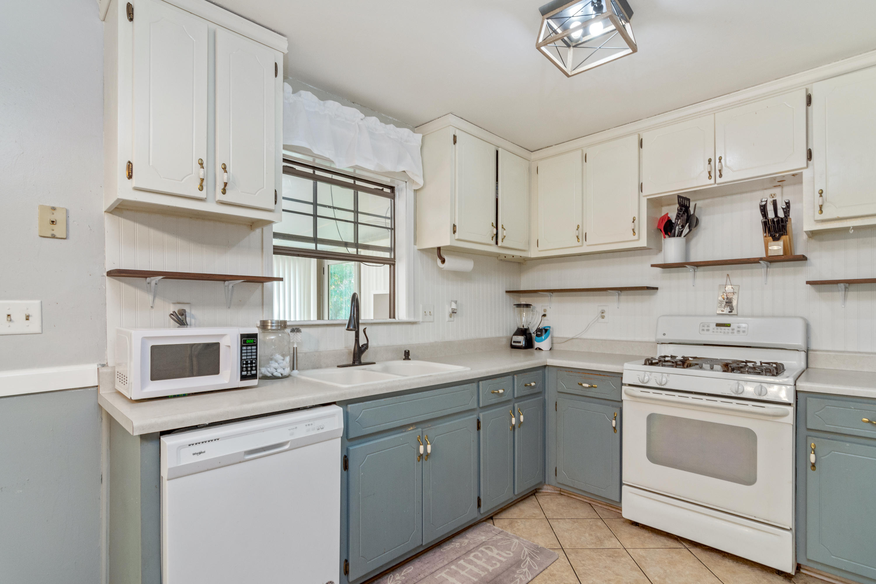 SHOAL CREEK MANOR WEST - Residential