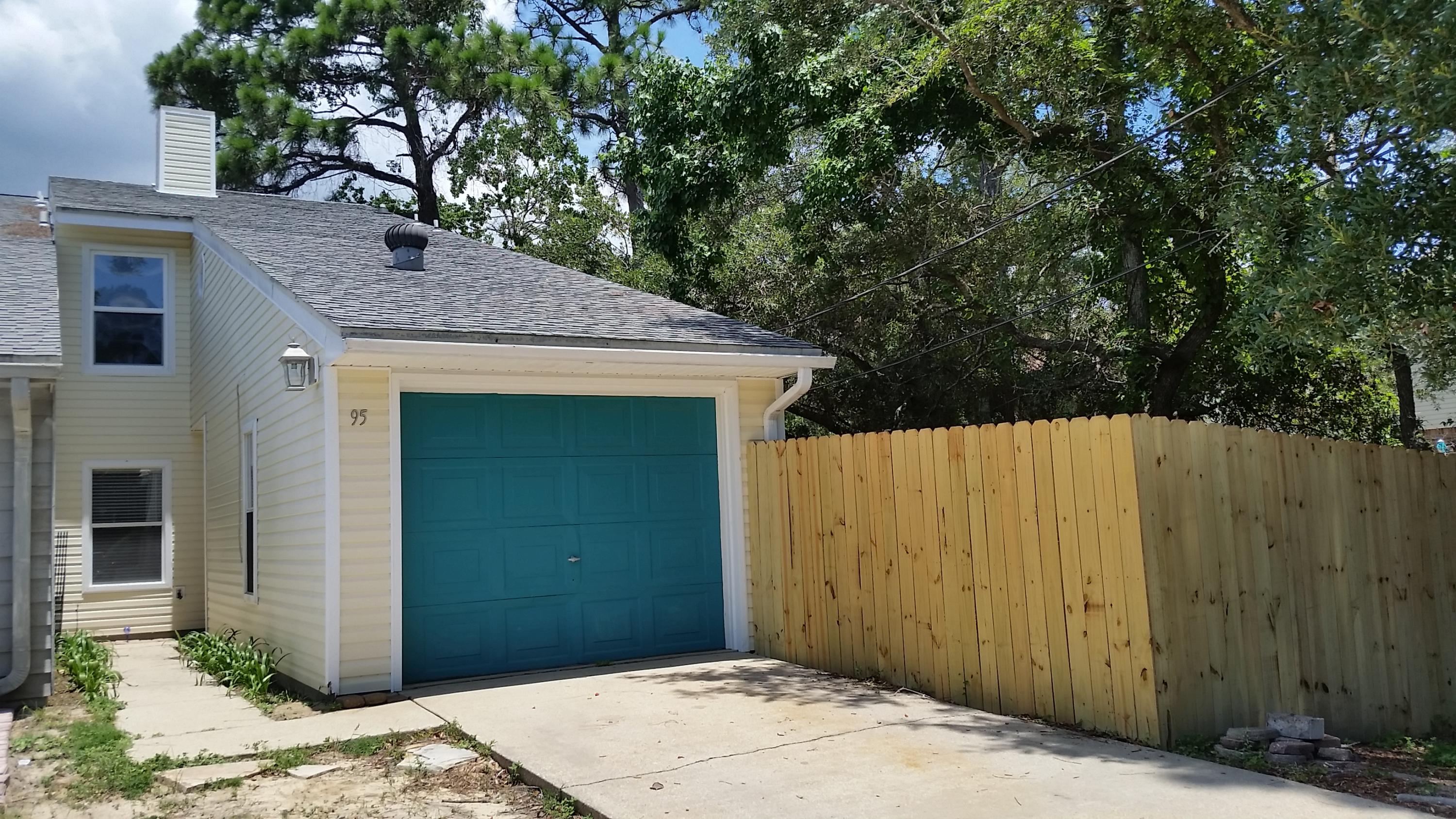 COLONIAL WOODS T/H - Residential