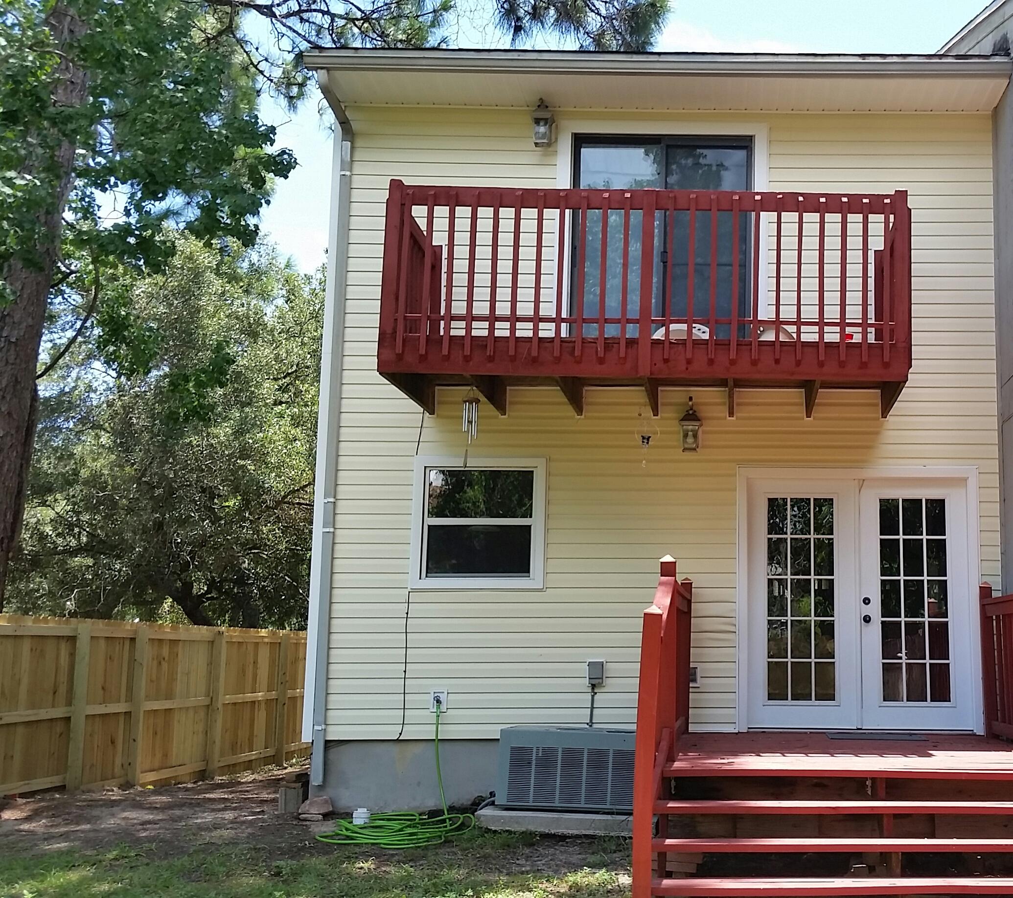 COLONIAL WOODS T/H - Residential