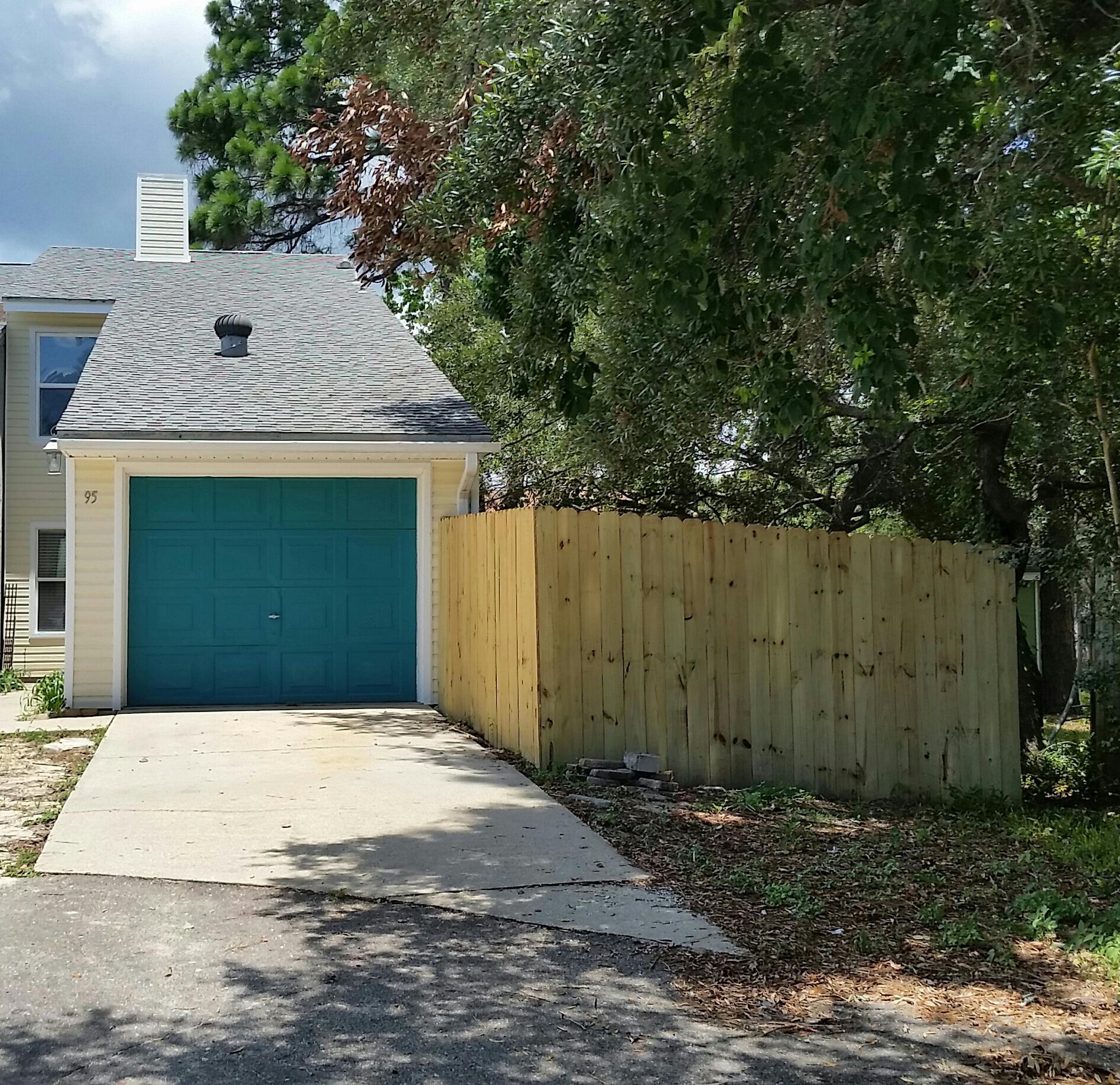 COLONIAL WOODS T/H - Residential