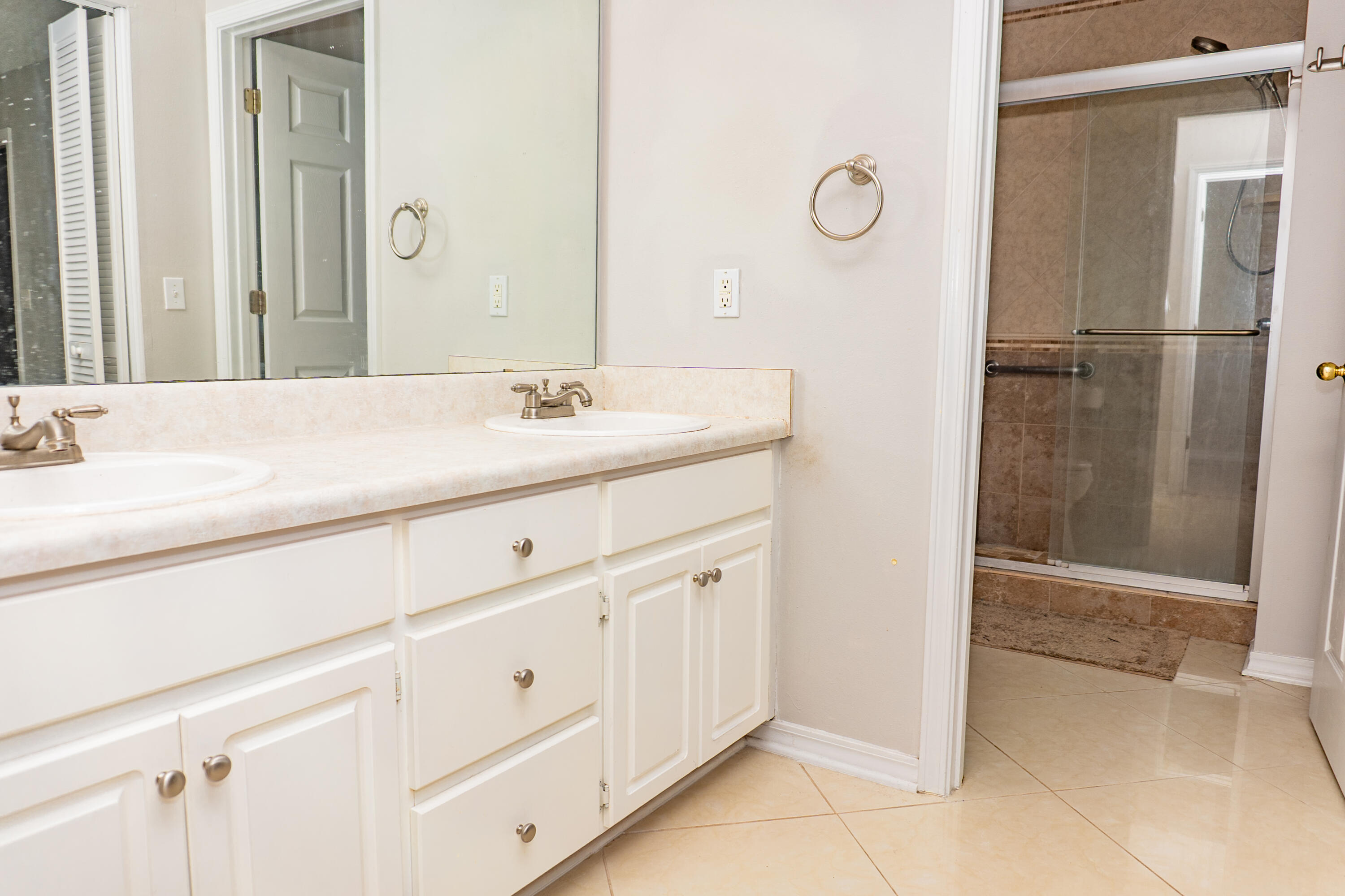 CHEROKEE BEND S/D PH 2 - Residential Lease