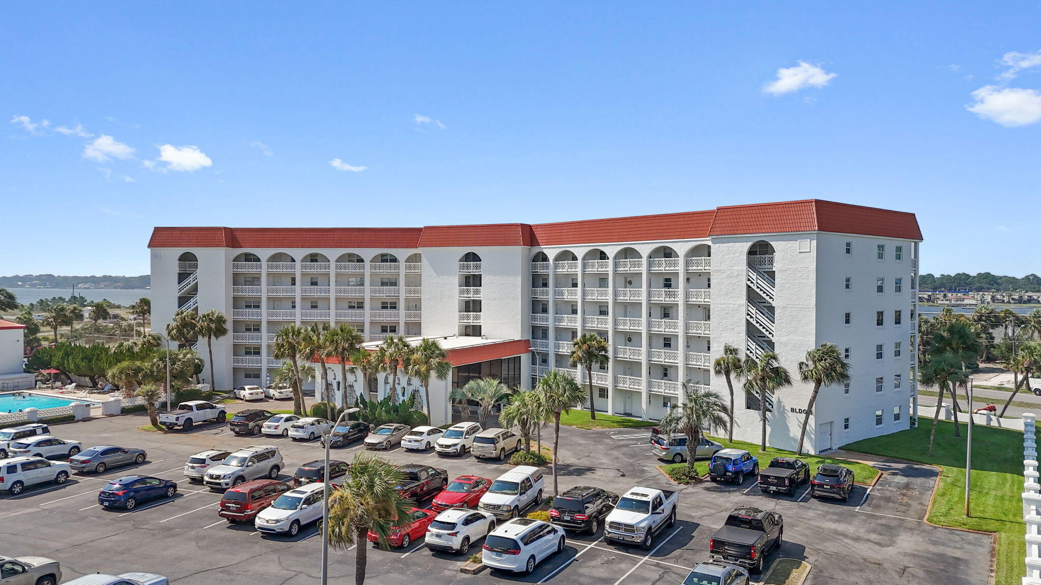 EL MATADOR CONDO - Residential