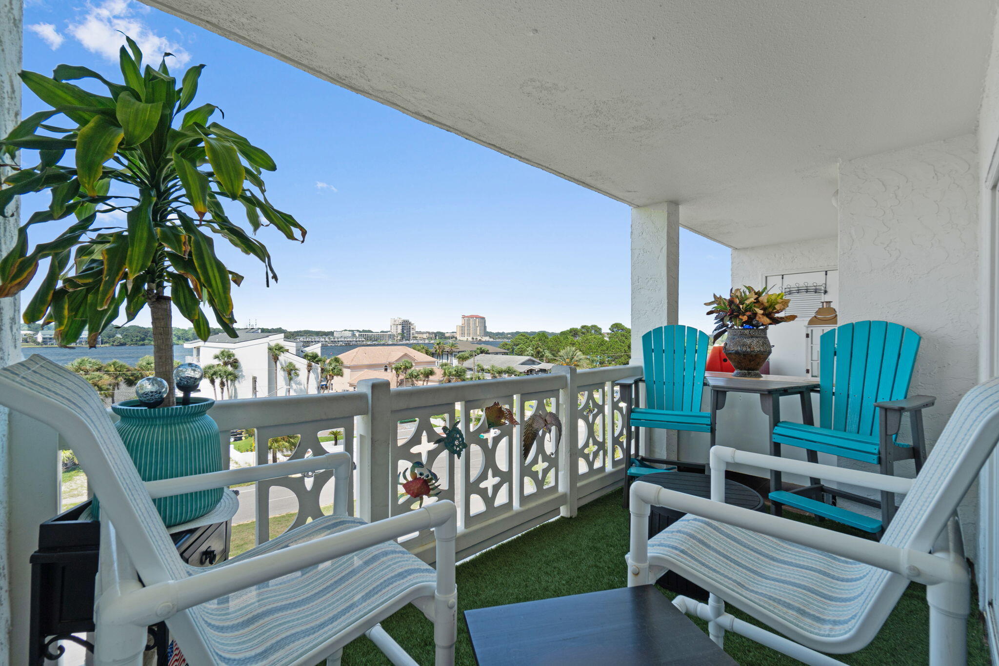 EL MATADOR CONDO - Residential