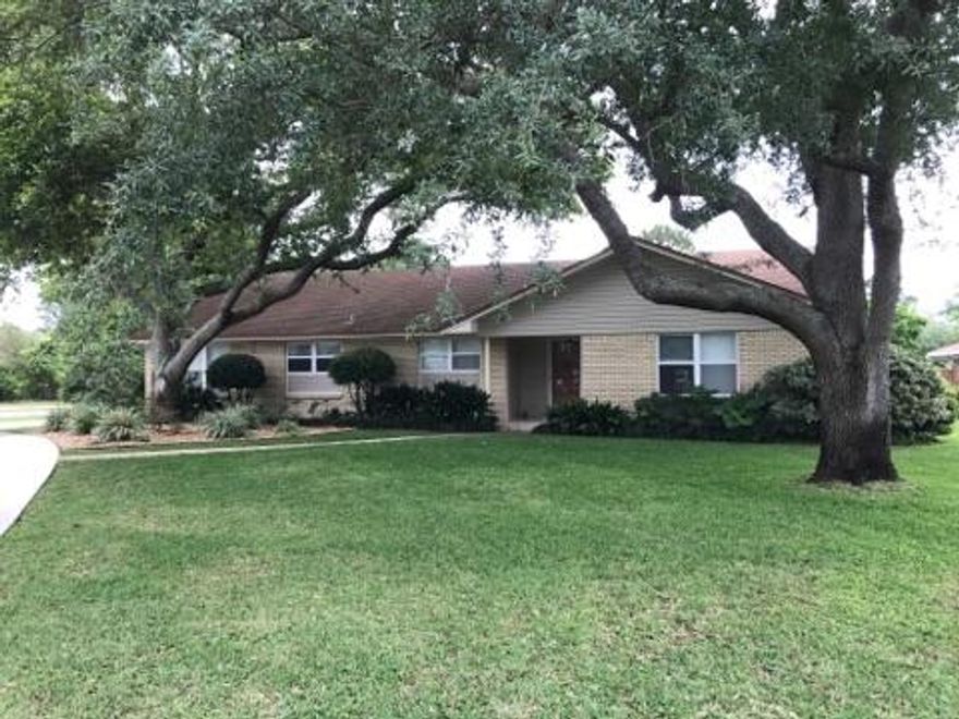 Beautiful all Brick pool home in great central location, on corner lot, made for entertaining & large family gatherings! Circular drive with ample parking rare in Destin. 4 br 2.5 bath, awesome open flrplan, fireplace, huge breakfast bar, large pantry, laundry room, split bedroom plan, Porcelain 20' tile thruout, except bedrooms. House has been totally renovated. New Stainless Steel appliances, granite counters, cabinets, vanities, Porcelain Master bath shower, too many to list. Beautifully landscaped yard with Privacy fence in back around magnificent pool, with screen porch overlooking pool, gorgeous Oak trees in front. Home is in great condition with many upgrades, HVAC 2015, Water heater 2011, Sprinkler Pump 2016, Driveway 2016 to name a few. No HOA so recreational vehicle parking.