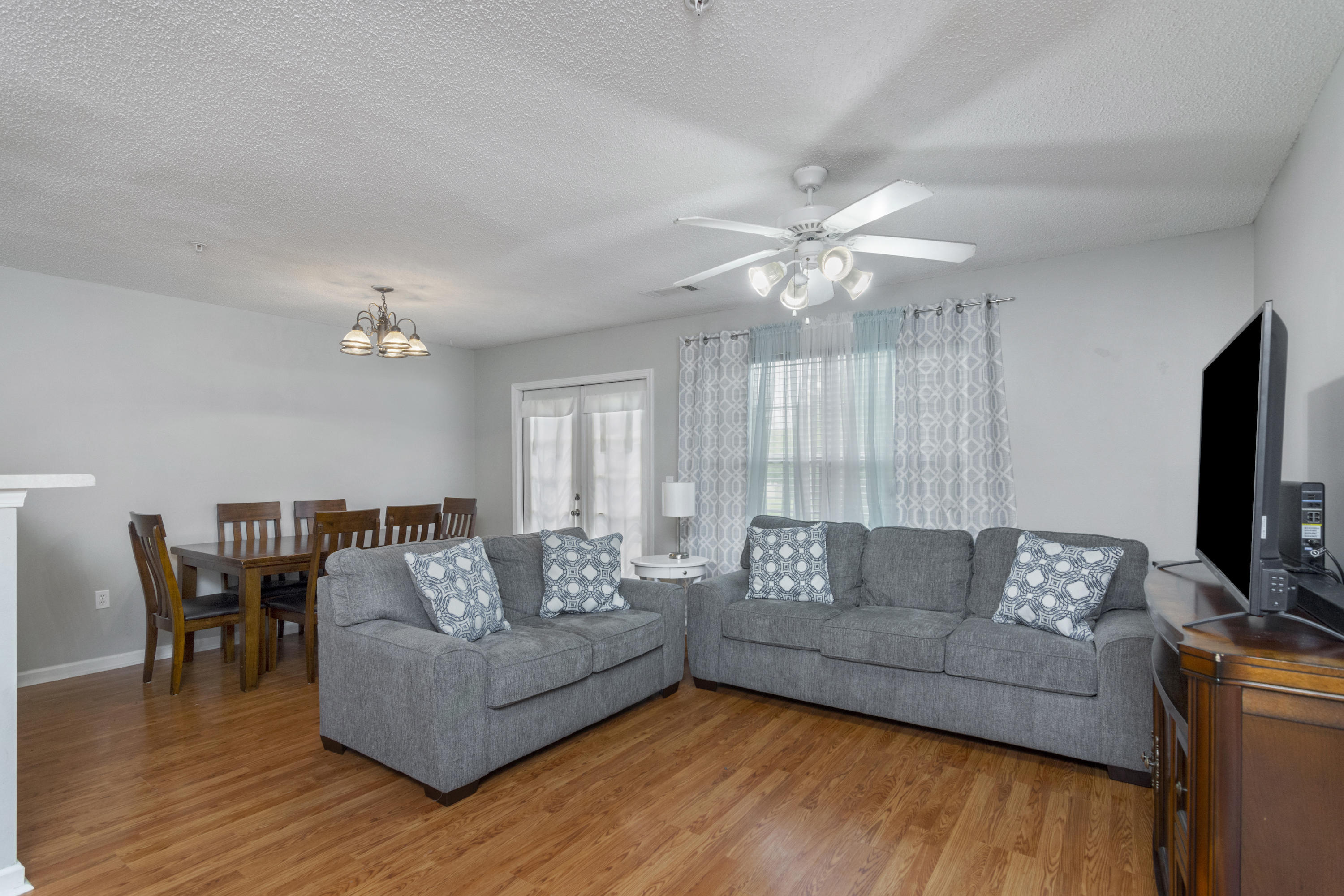 ROLLING PINES - Residential