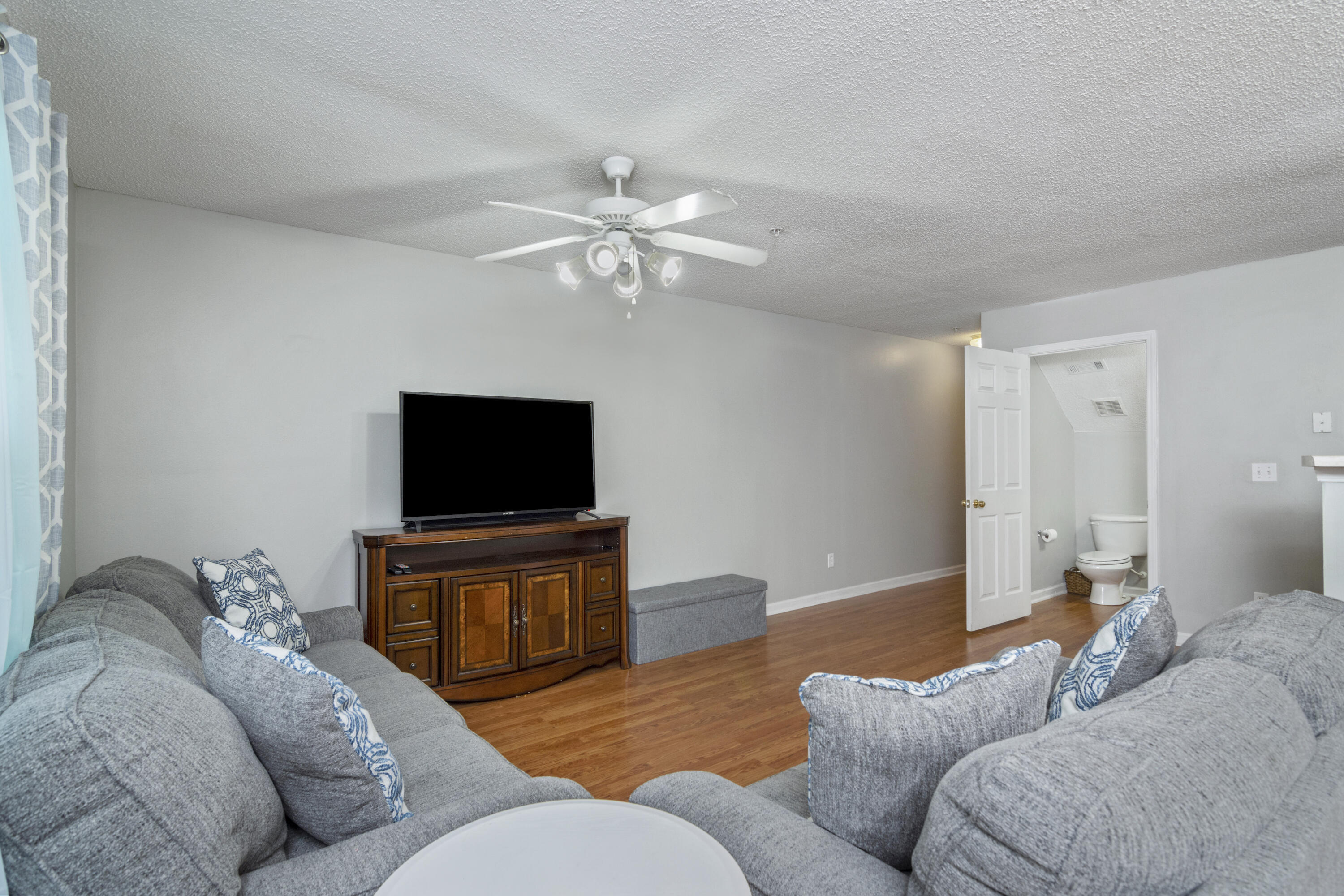 ROLLING PINES - Residential