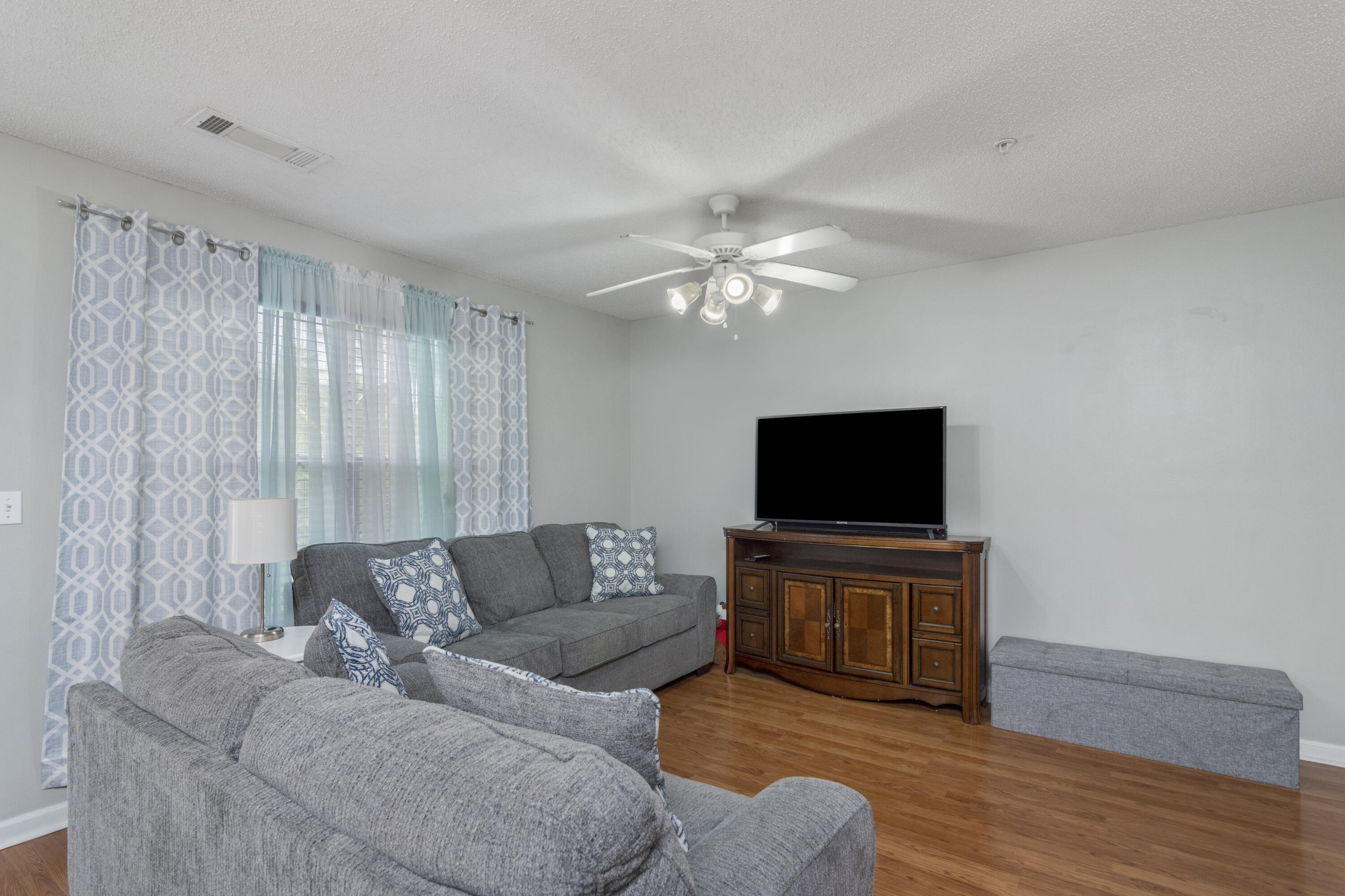 ROLLING PINES - Residential