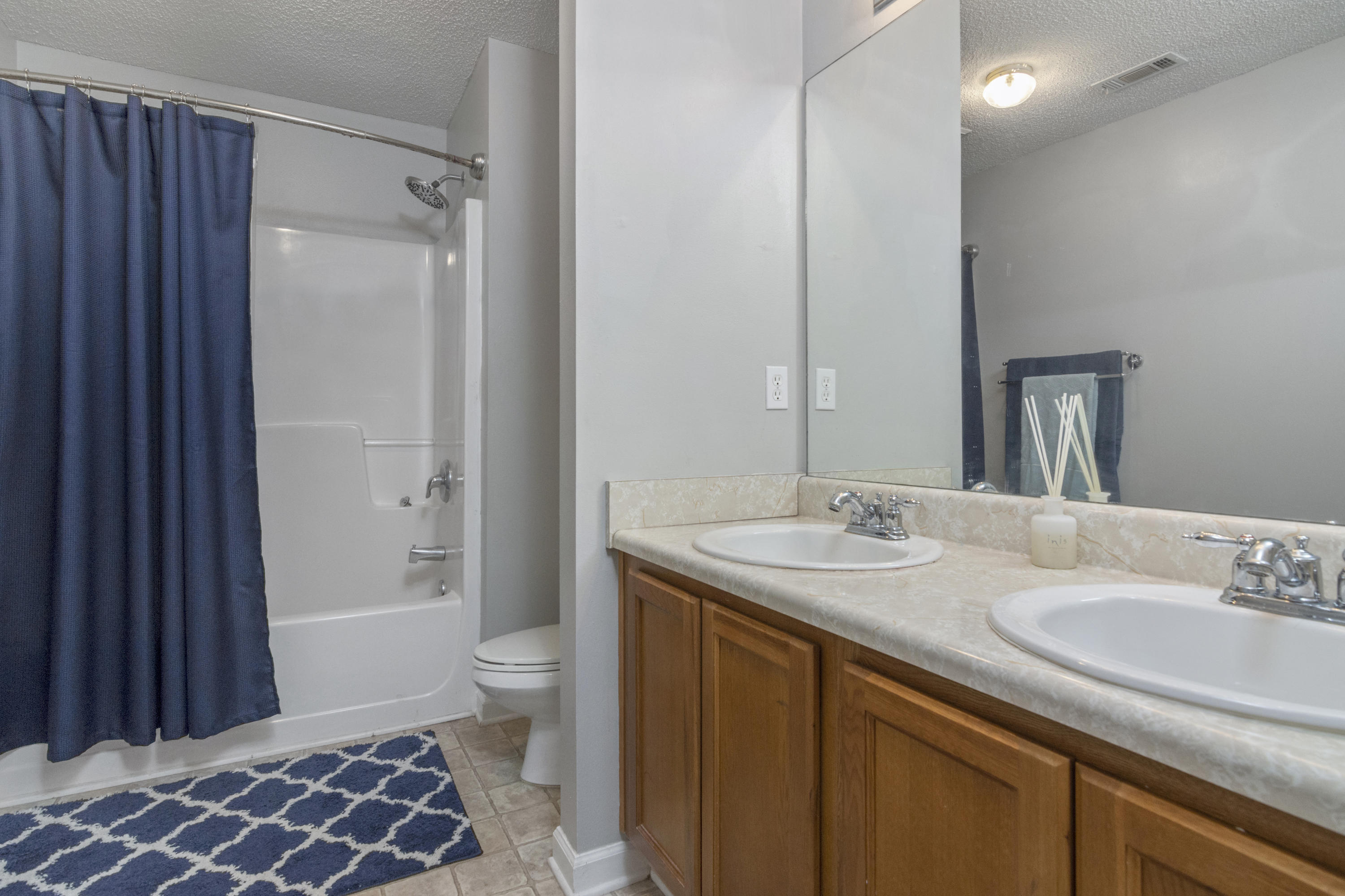 ROLLING PINES - Residential